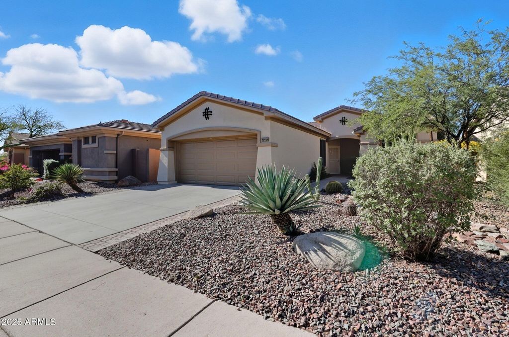 Photo of 41428 N Fairgreen Way, Anthem, AZ 85086 (MLS # 6934778)