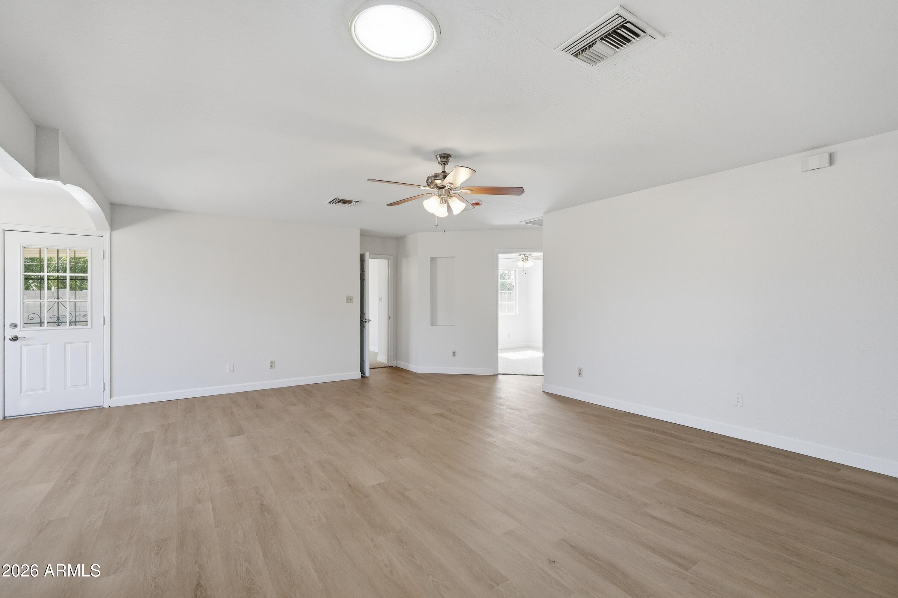 1925 W AMELIA Avenue