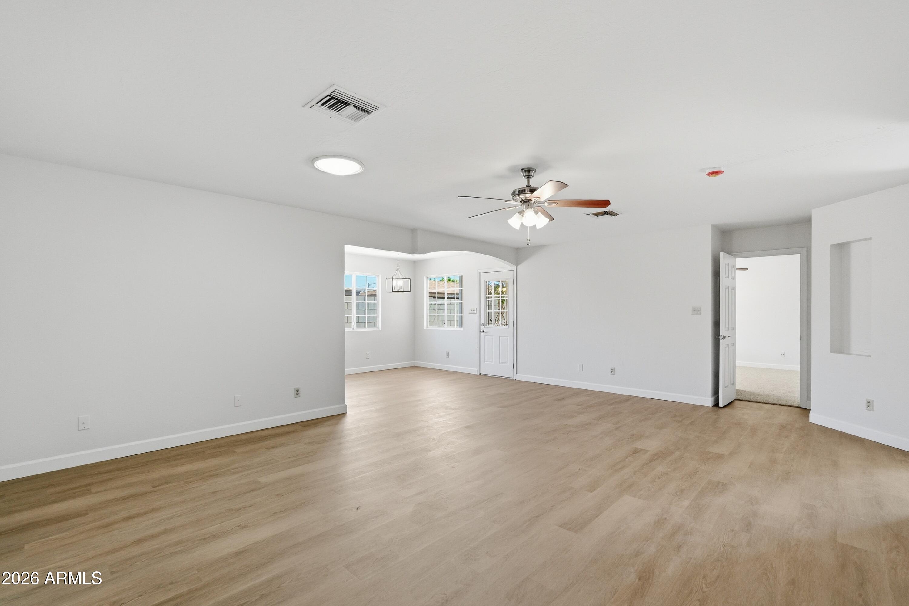 1925 W AMELIA Avenue