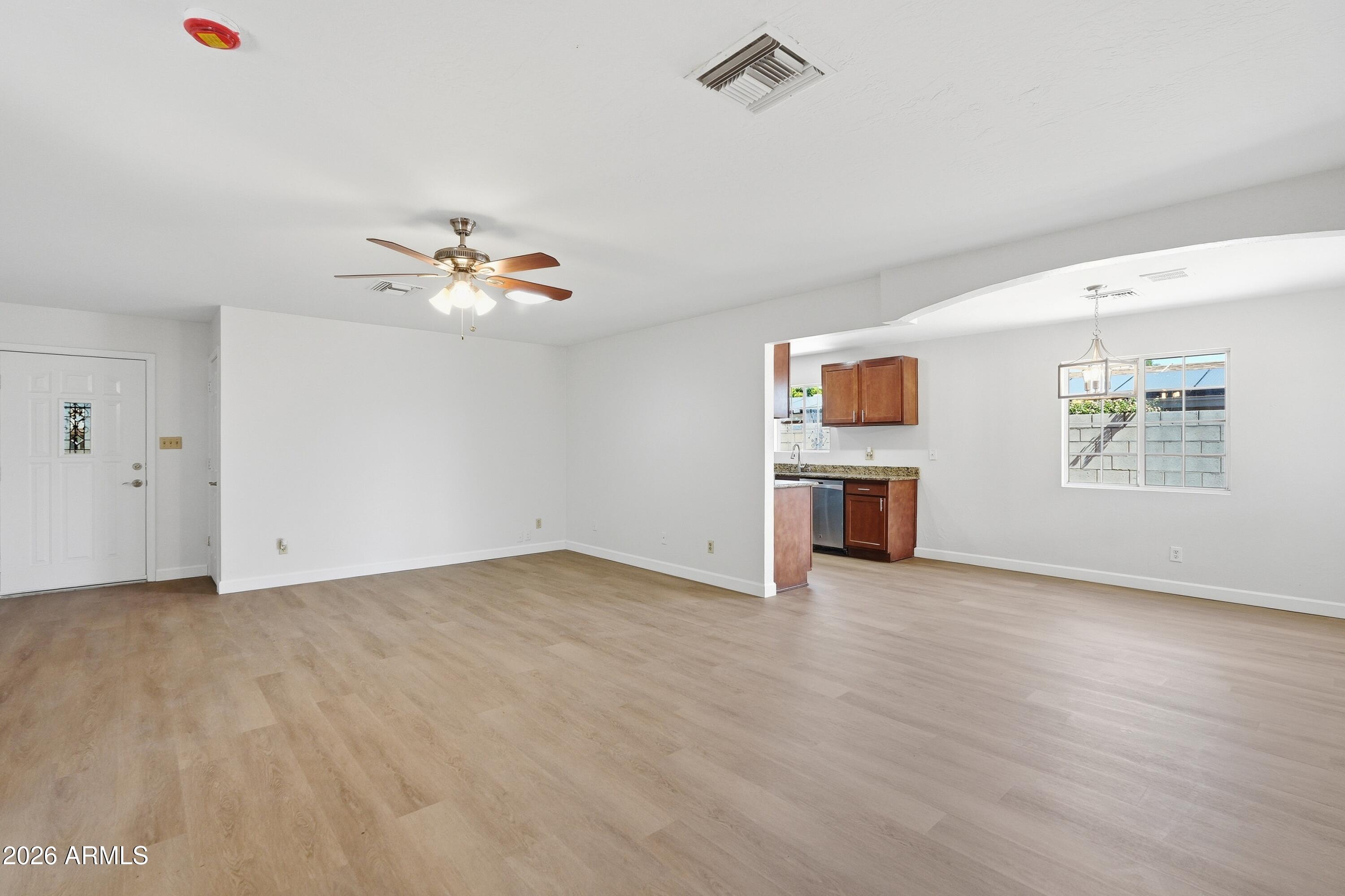 1925 W AMELIA Avenue