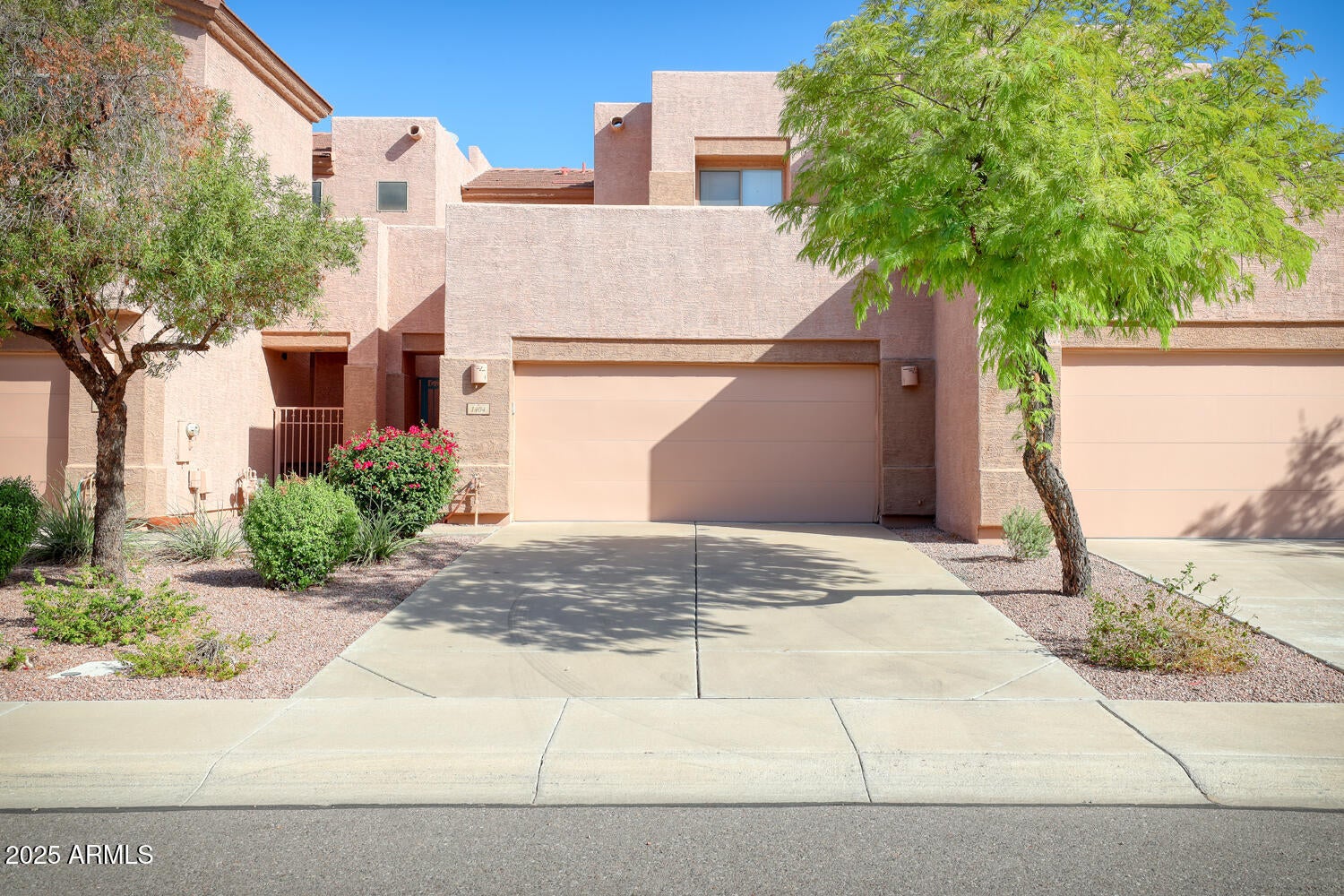 1404 W WEATHERBY Way
