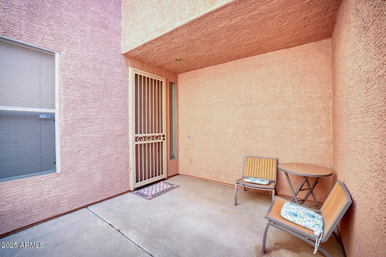 1404 W WEATHERBY Way