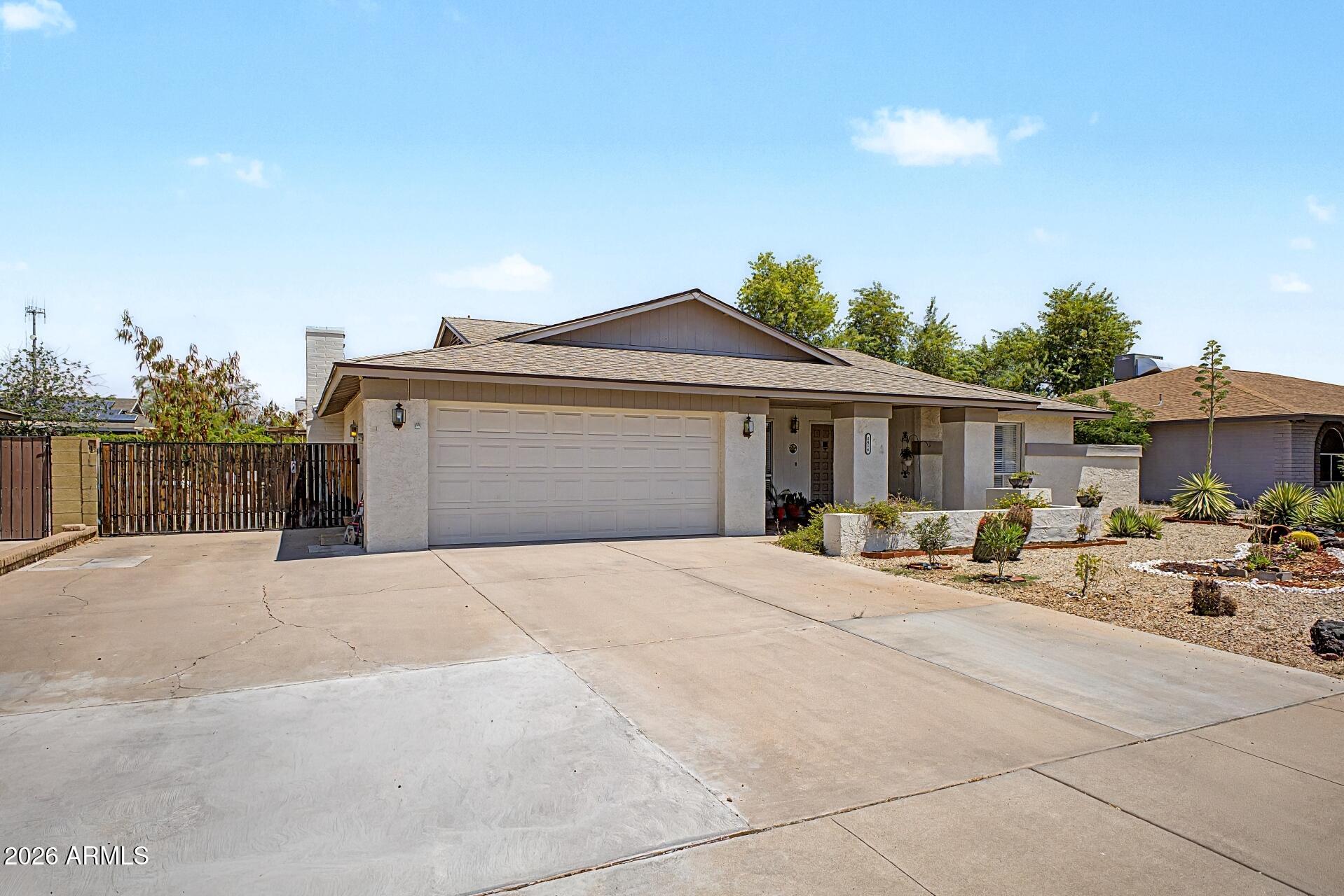 4434 W DAHLIA Drive