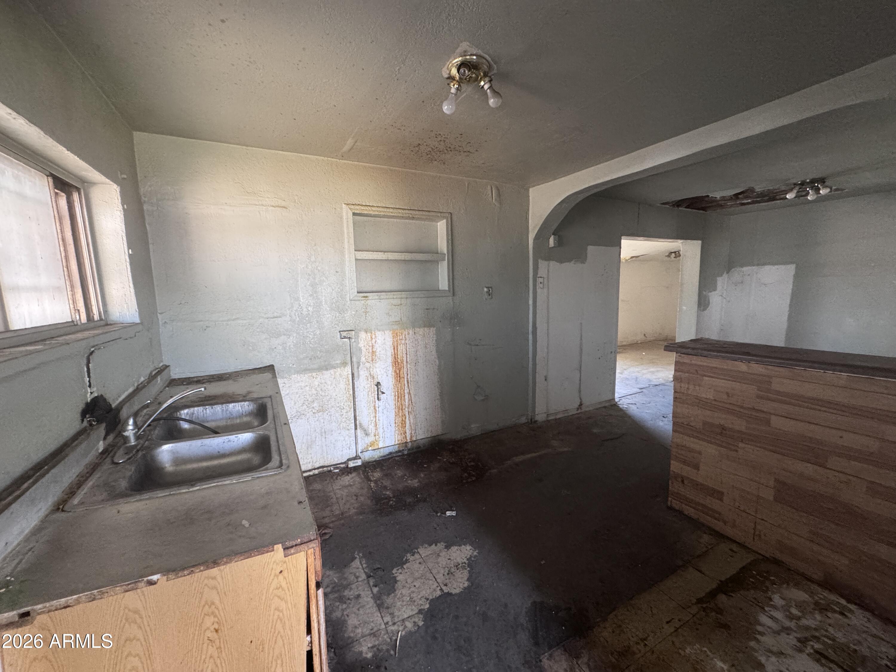 1631 W MOHAVE Street