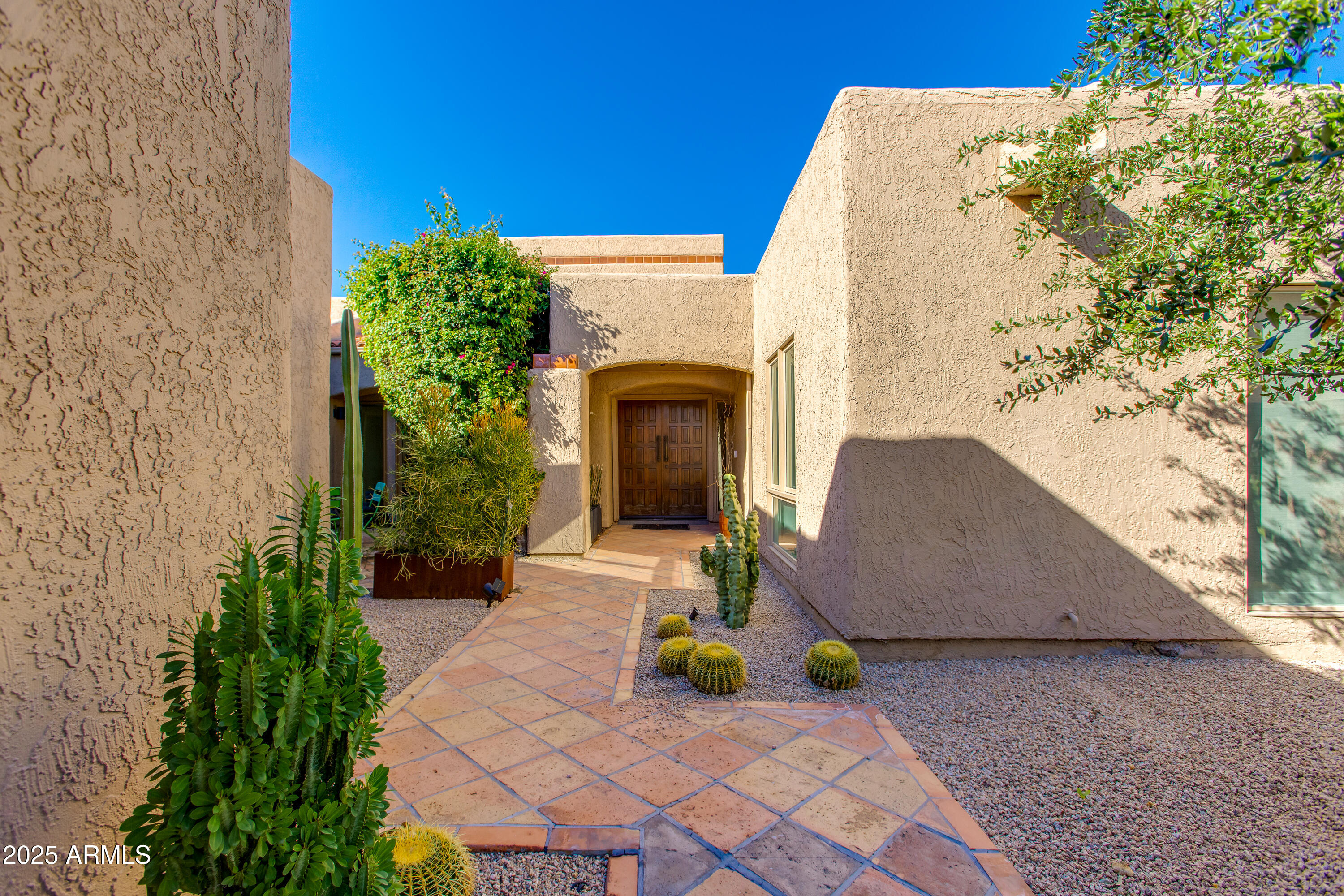 2626 E ARIZONA BILTMORE Circle E 26