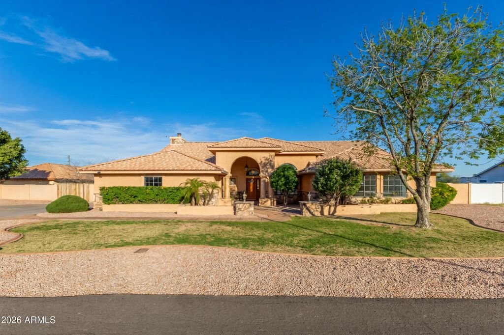 Photo of 7419 N 79th Lane, Glendale, AZ 85303 (MLS # 6990393)