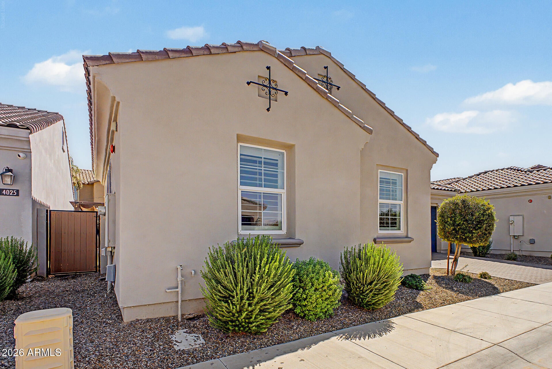 4015 E DAWSON Drive