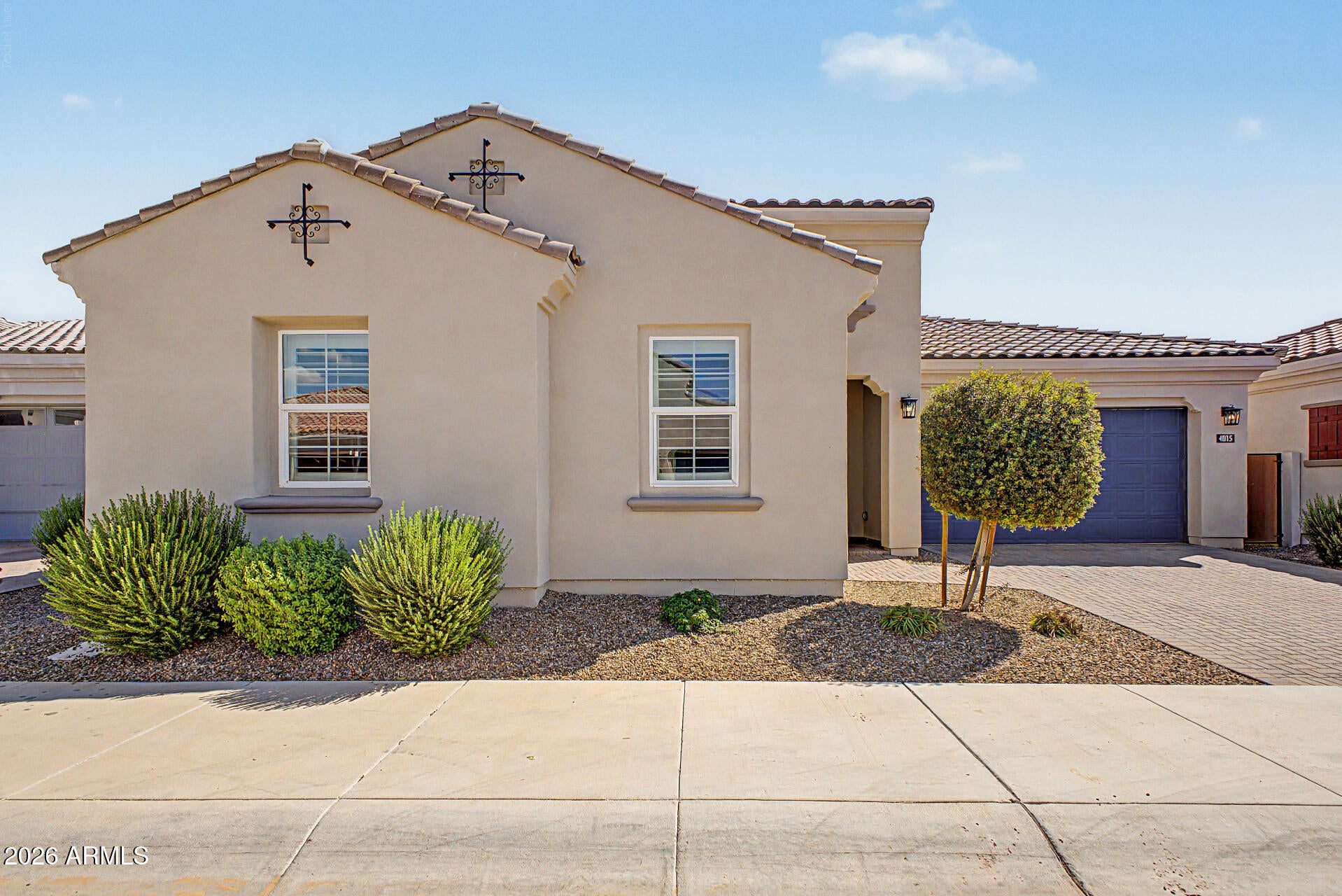4015 E DAWSON Drive