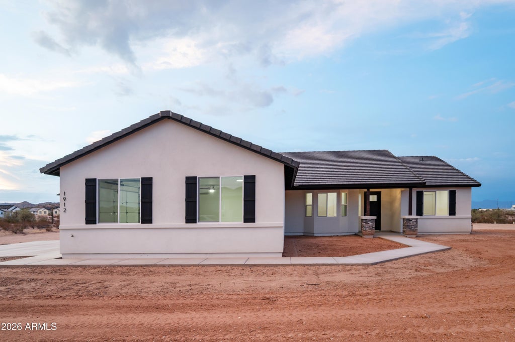 Photo of 1912 W Brooke Lane, San Tan Valley, AZ 85144 (MLS # 7059075)