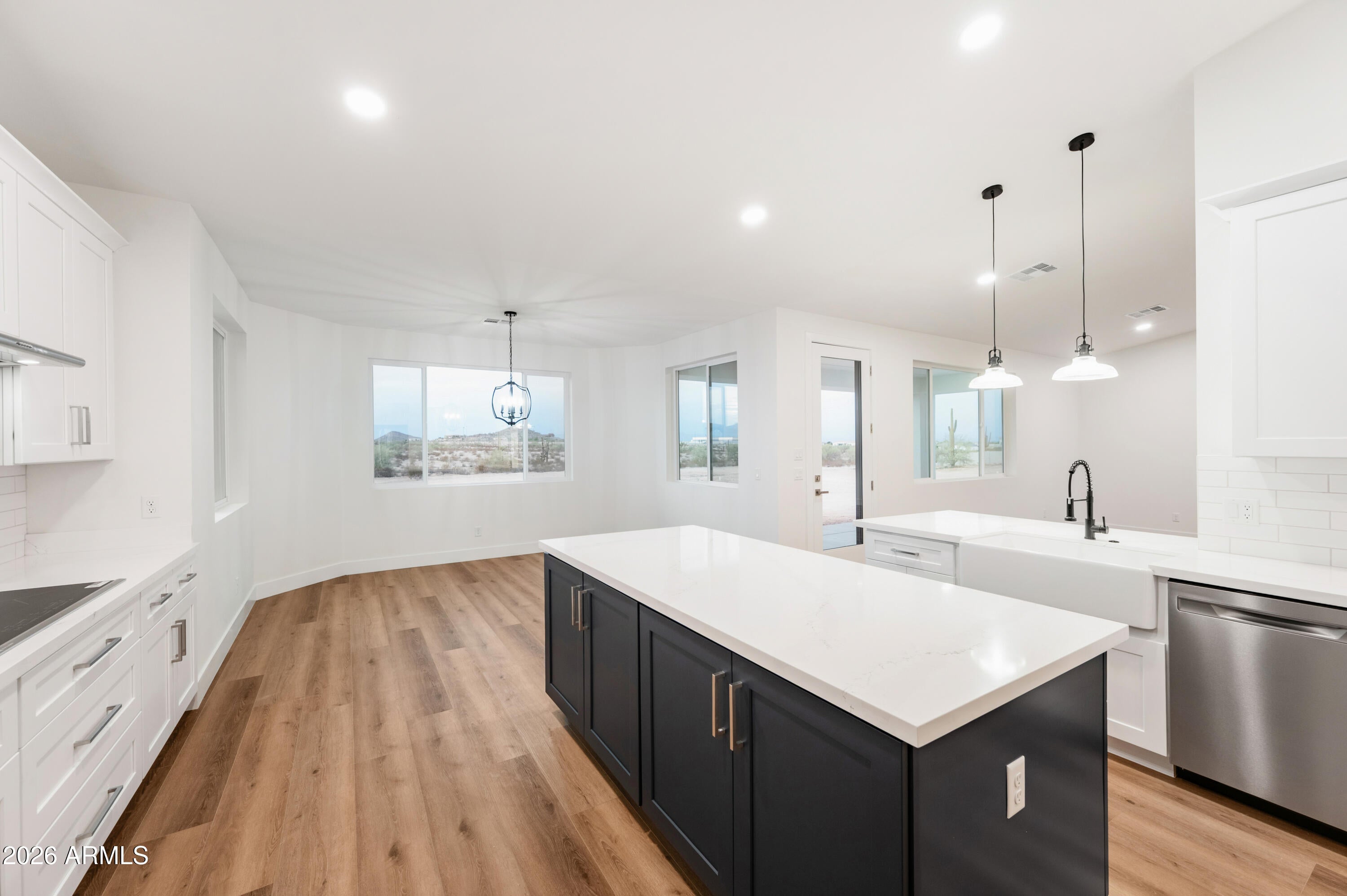 1912 W BROOKE Lane