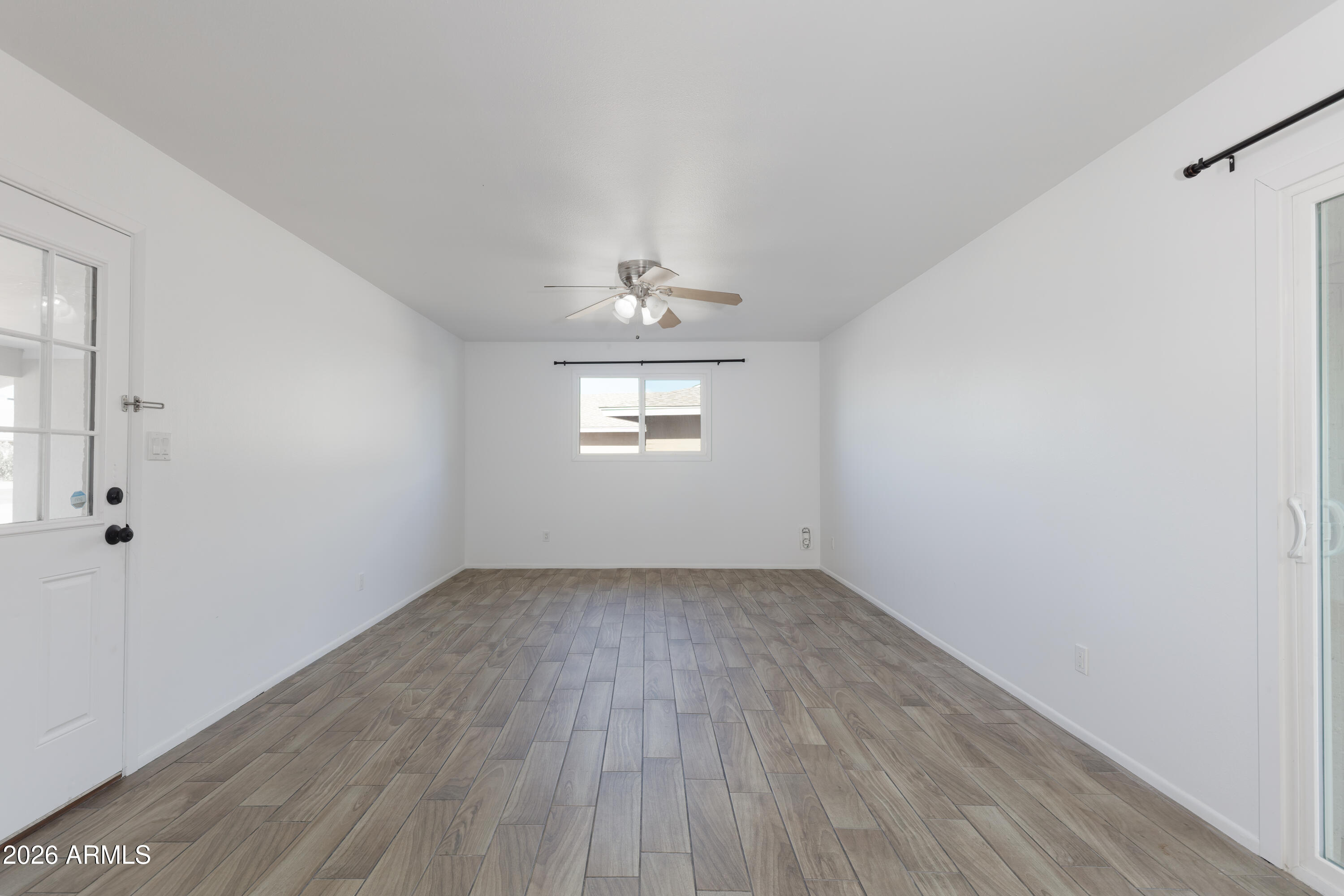 1041 E FAIRMONT Drive