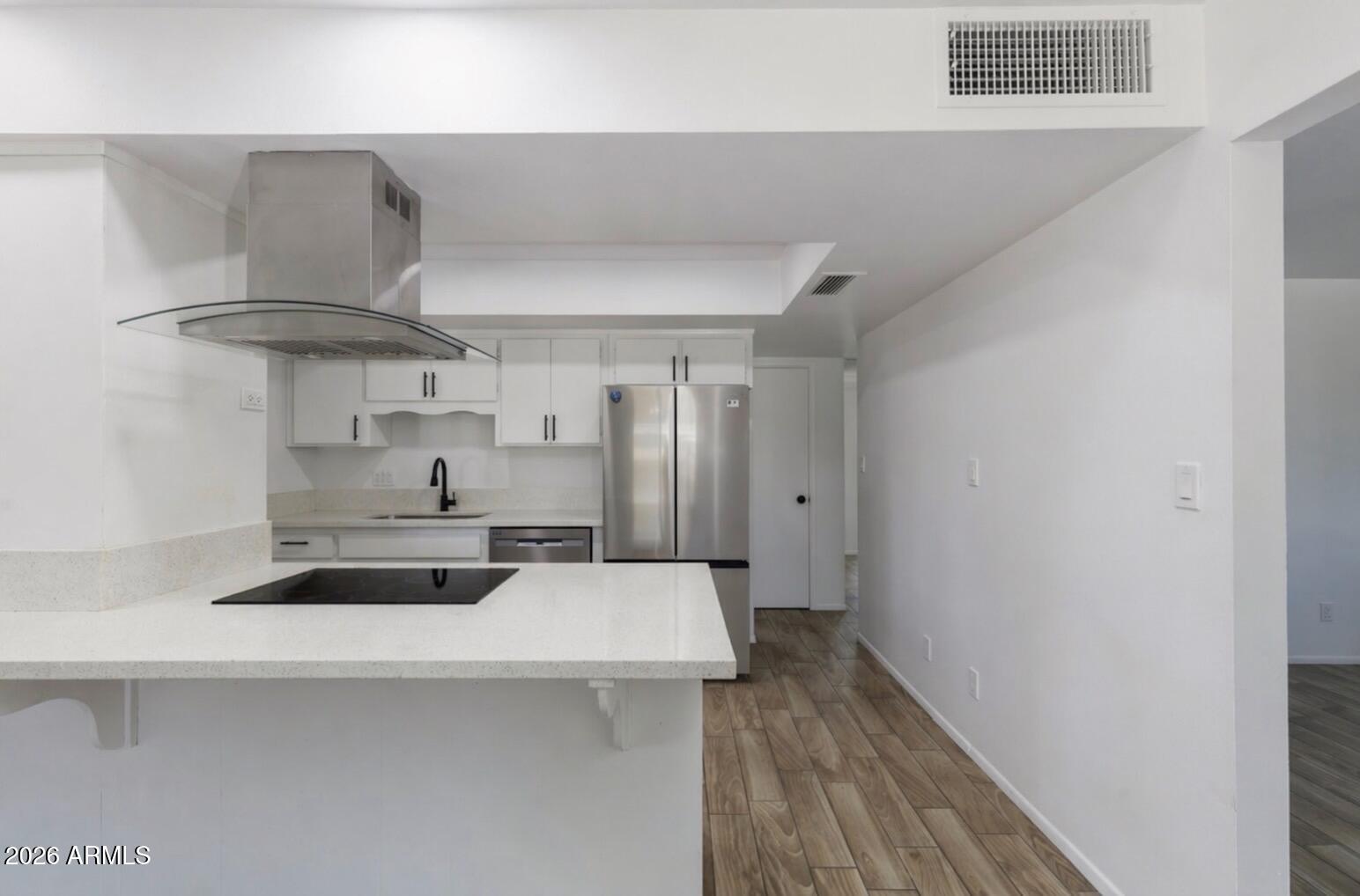 1041 E FAIRMONT Drive