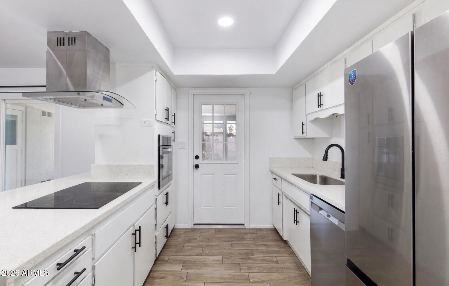 1041 E FAIRMONT Drive