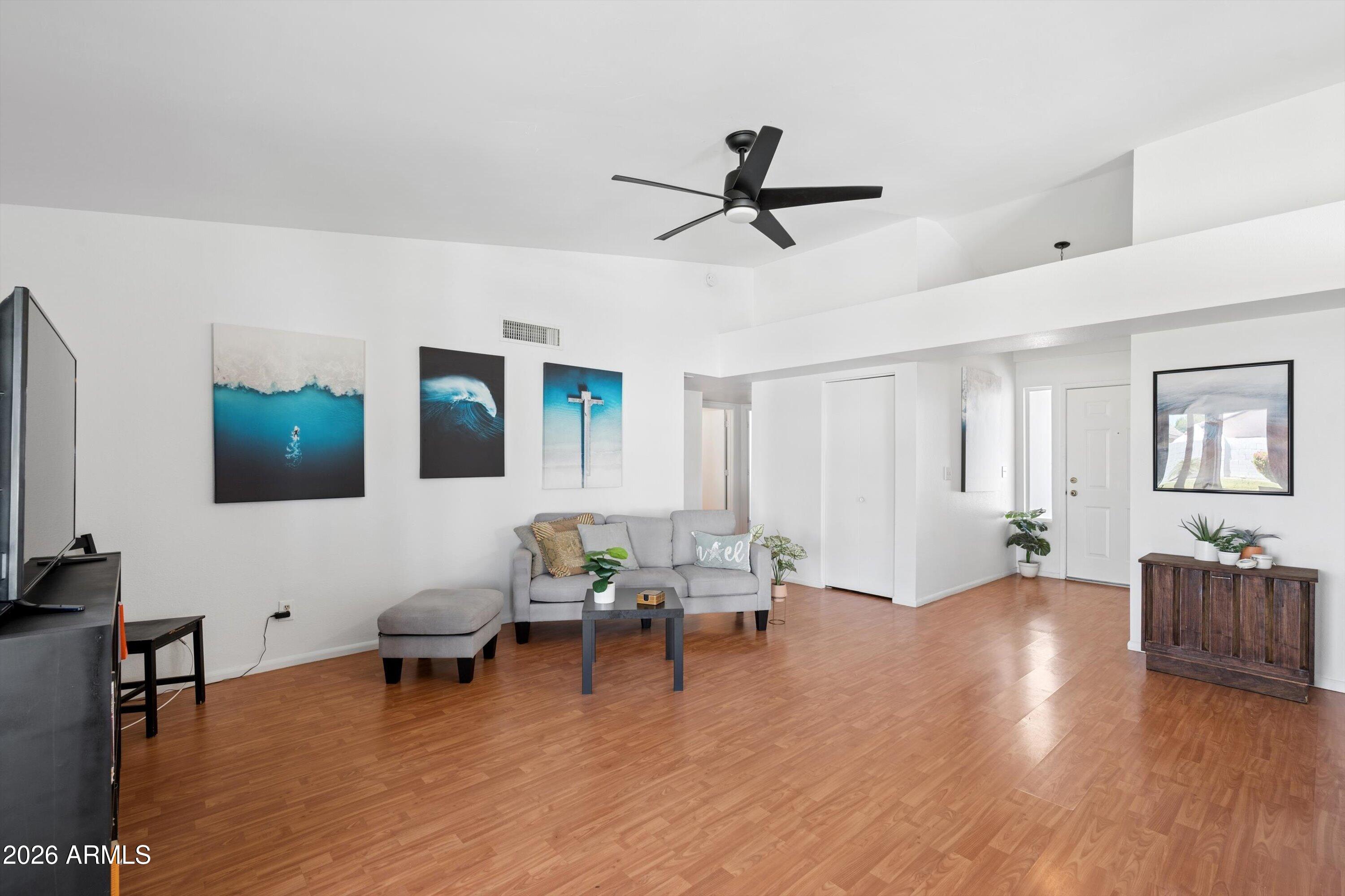 50 W IVYGLEN Street