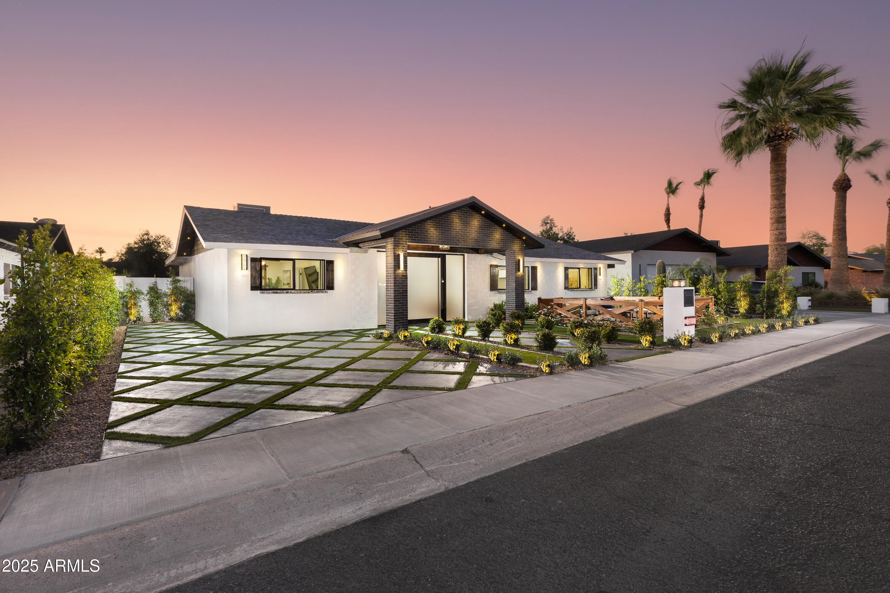8708 E RANCHO VISTA Drive
