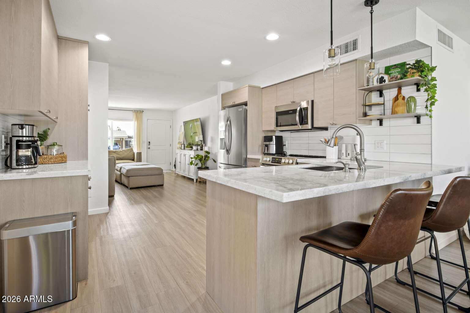 828 W WESTCHESTER Avenue