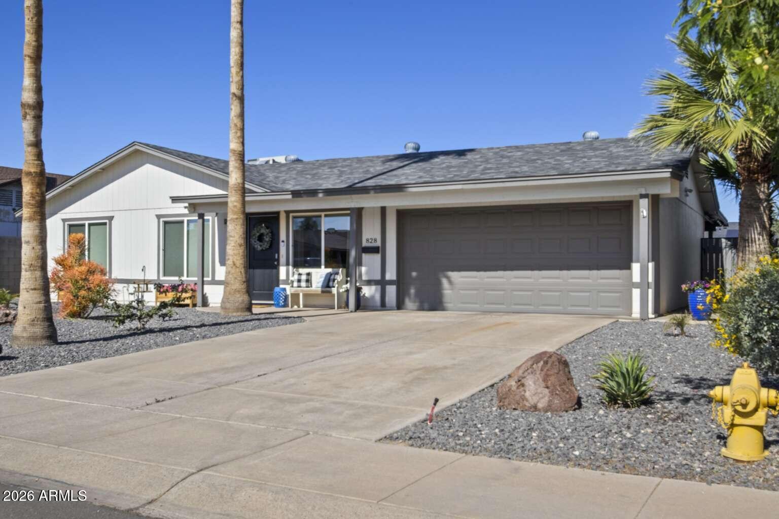 828 W WESTCHESTER Avenue