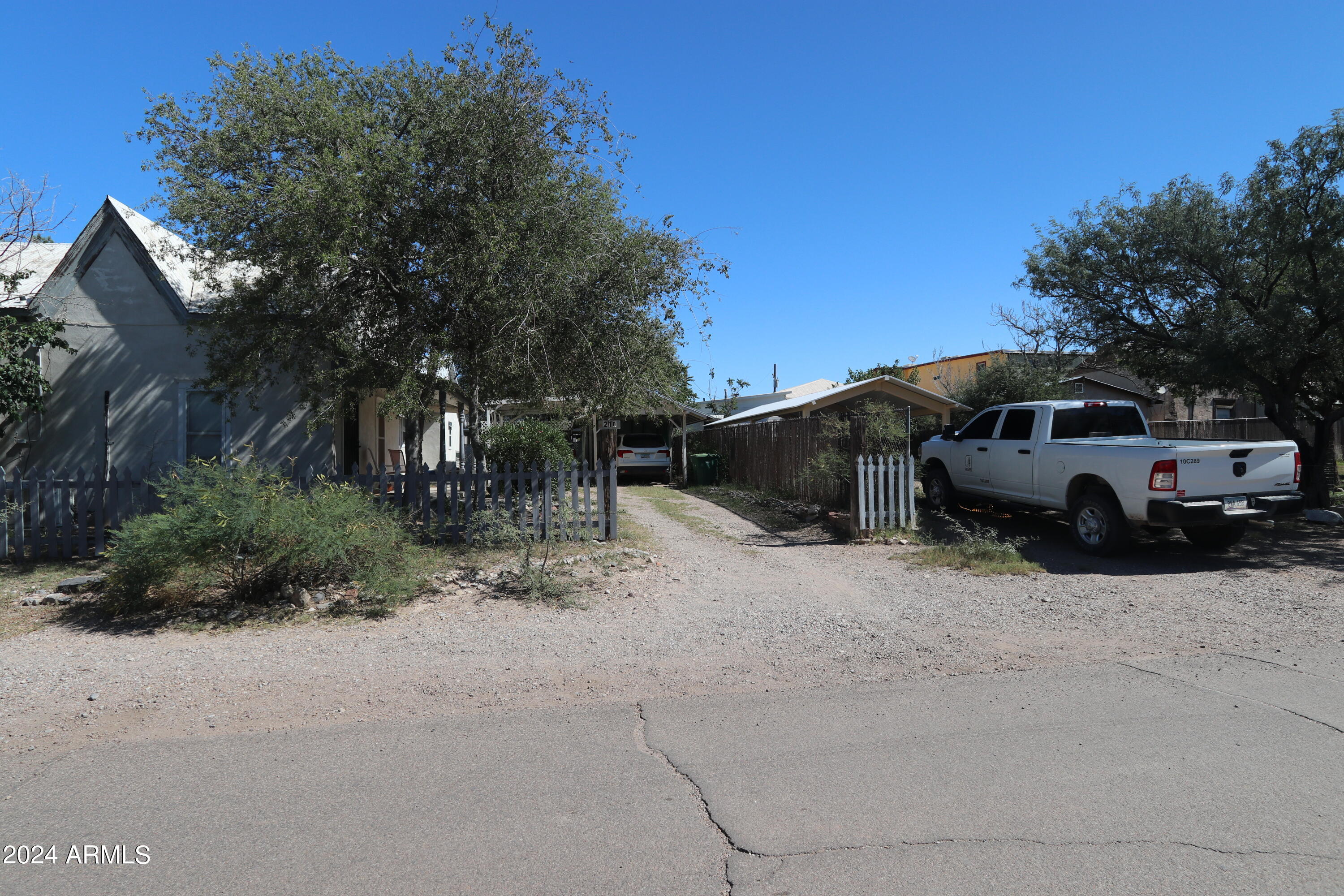 210 E TOUGHNUT Street 0