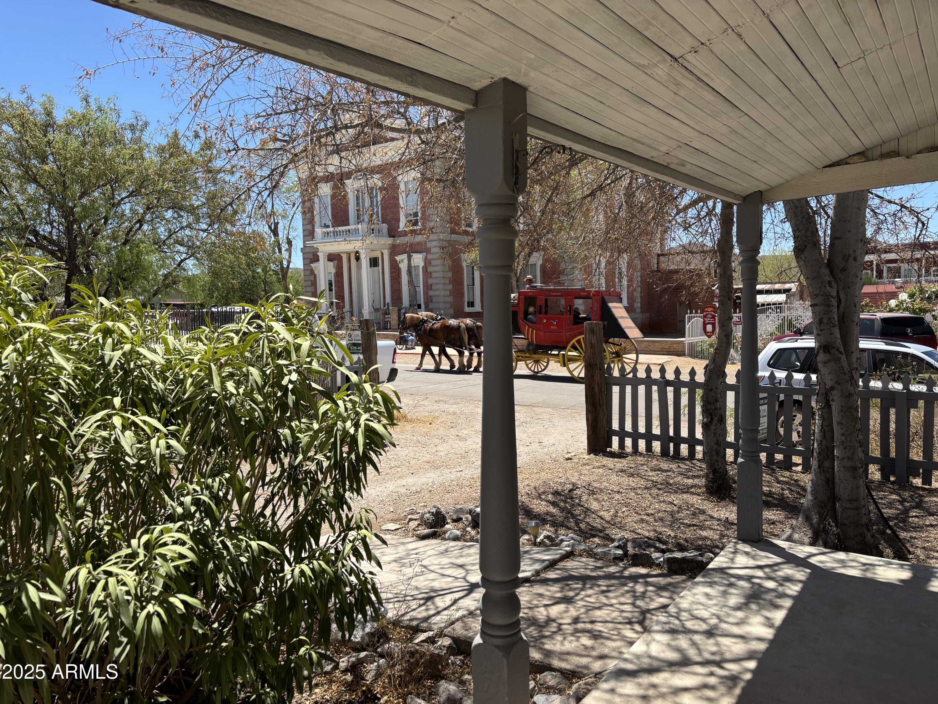 210 E TOUGHNUT Street 0