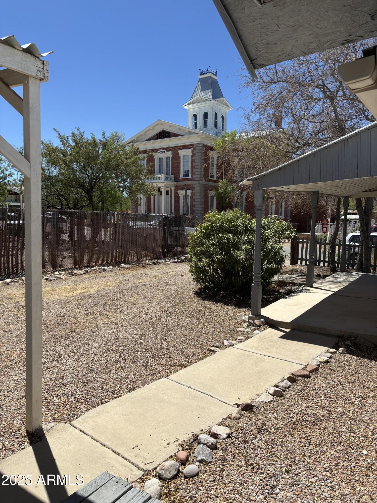 210 E TOUGHNUT Street 0