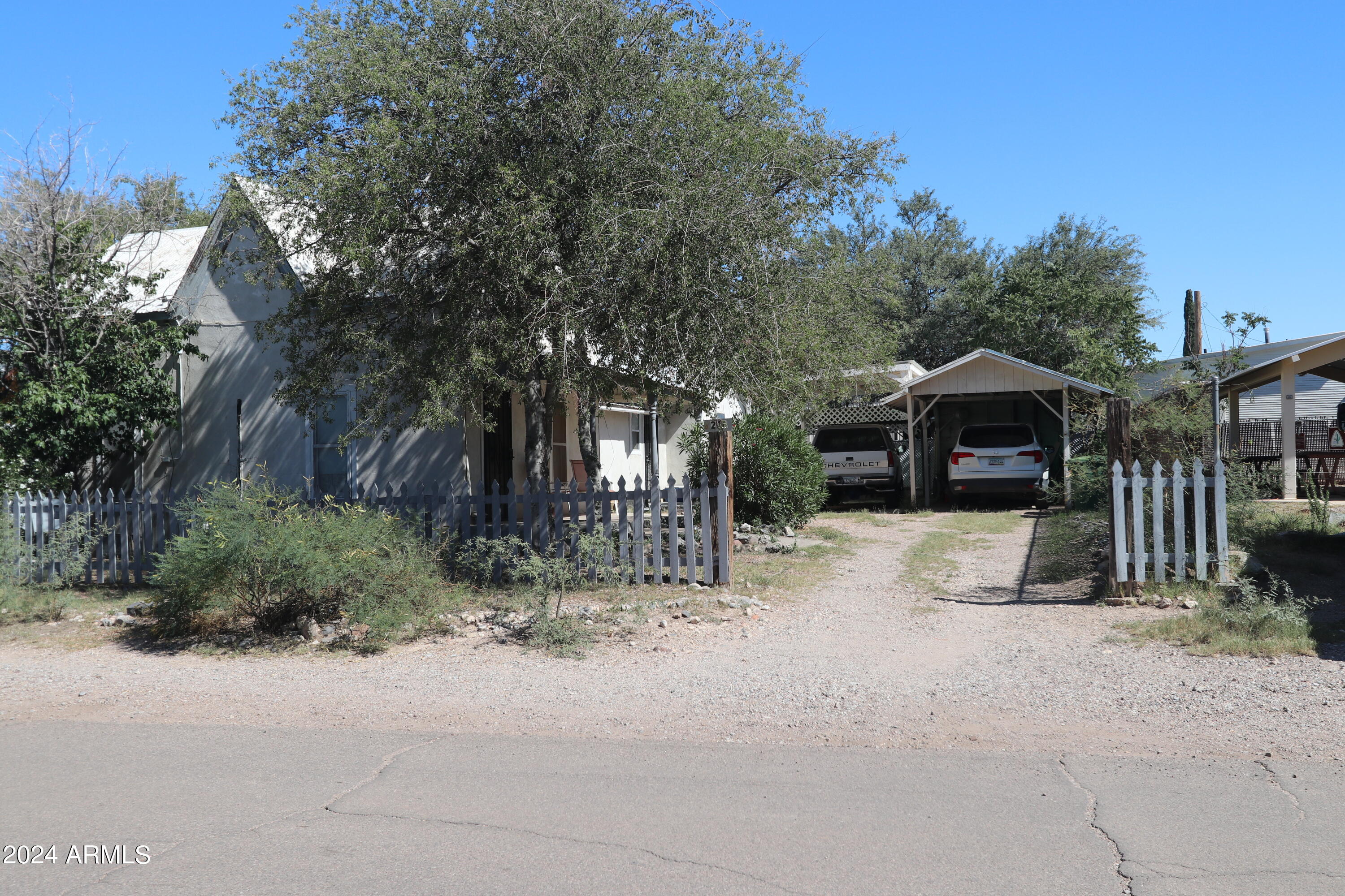 210 E TOUGHNUT Street 0