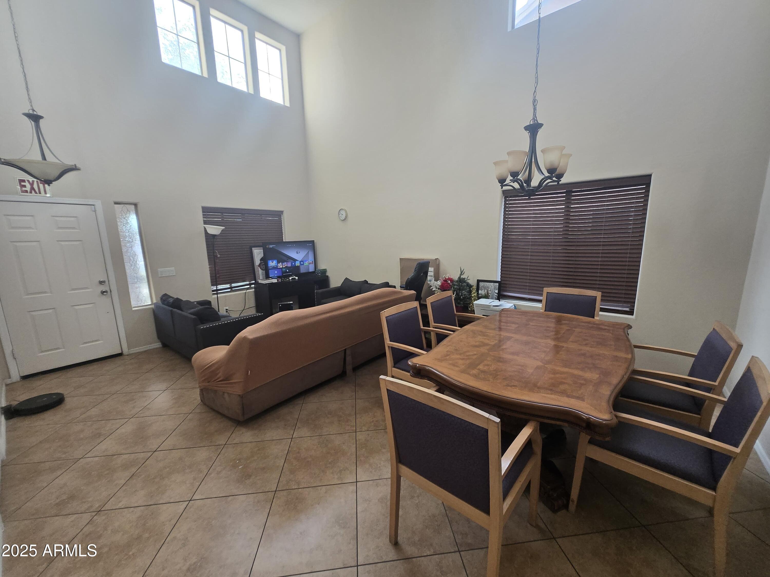 8814 W MAGNOLIA Street