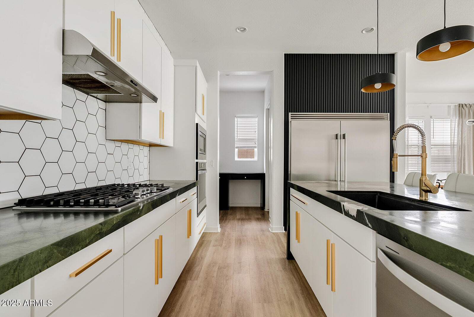 10201 E TAHOE Avenue