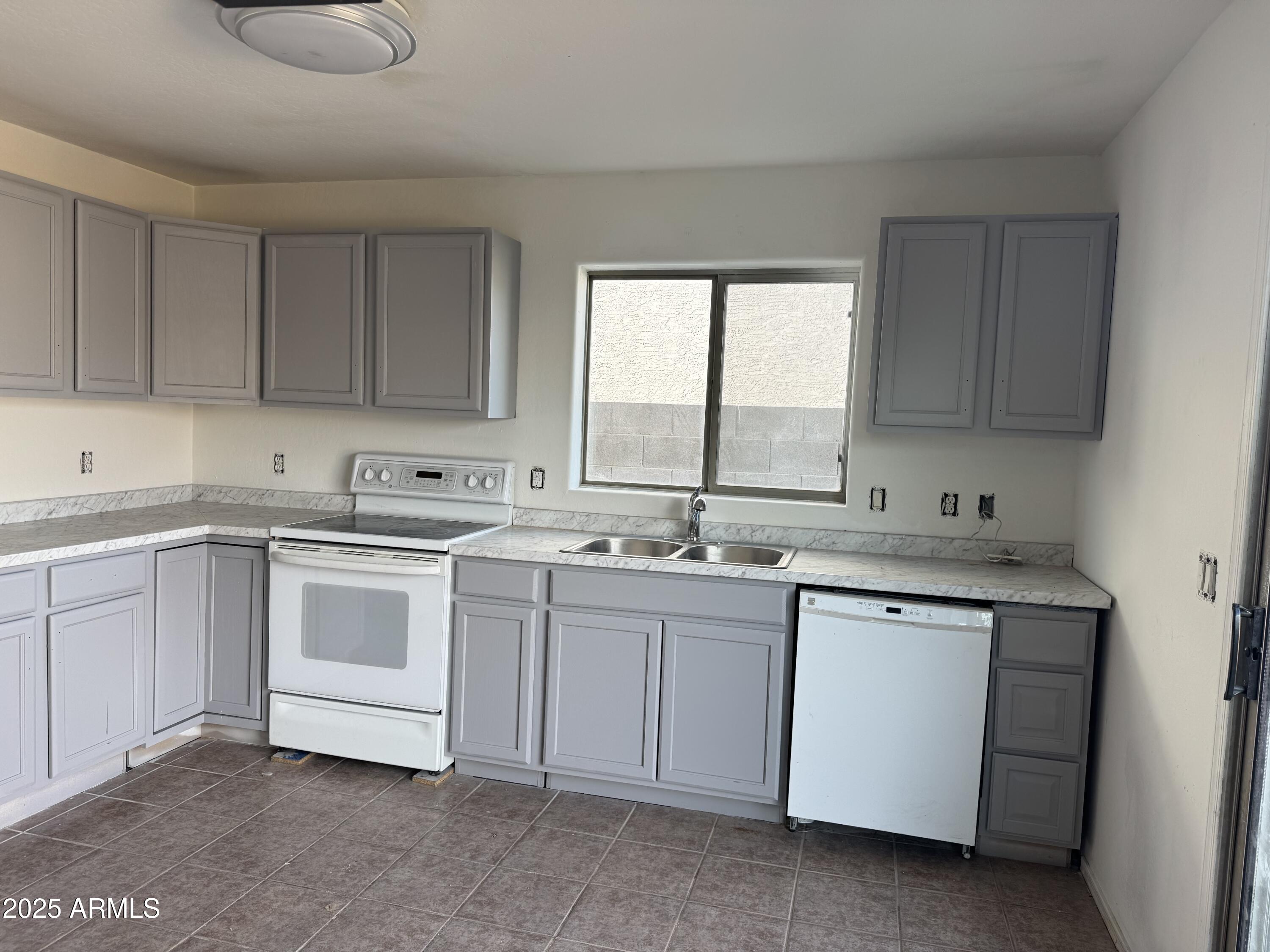 25830 W ELWOOD Street