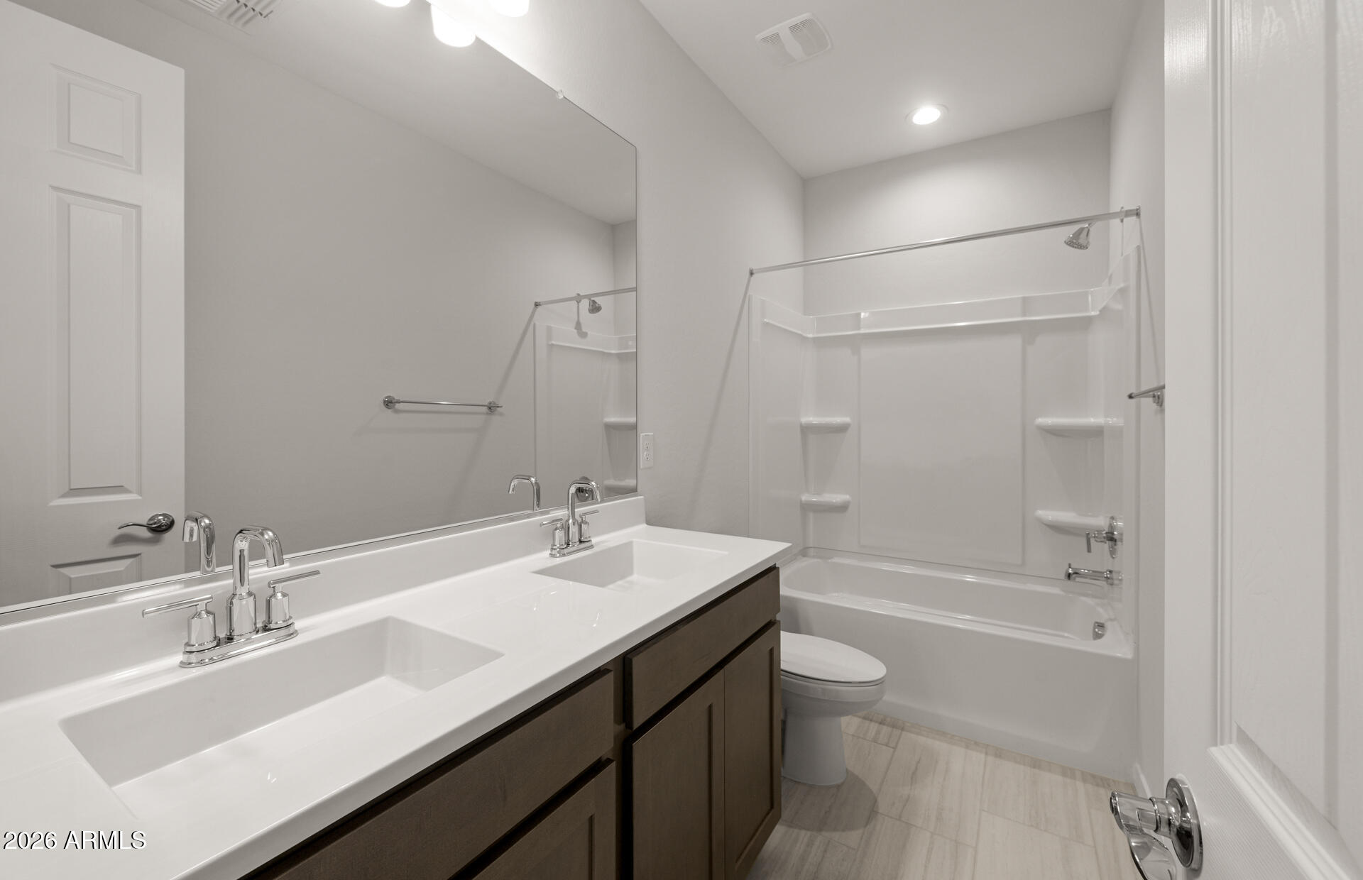 17640 W PASADENA Avenue