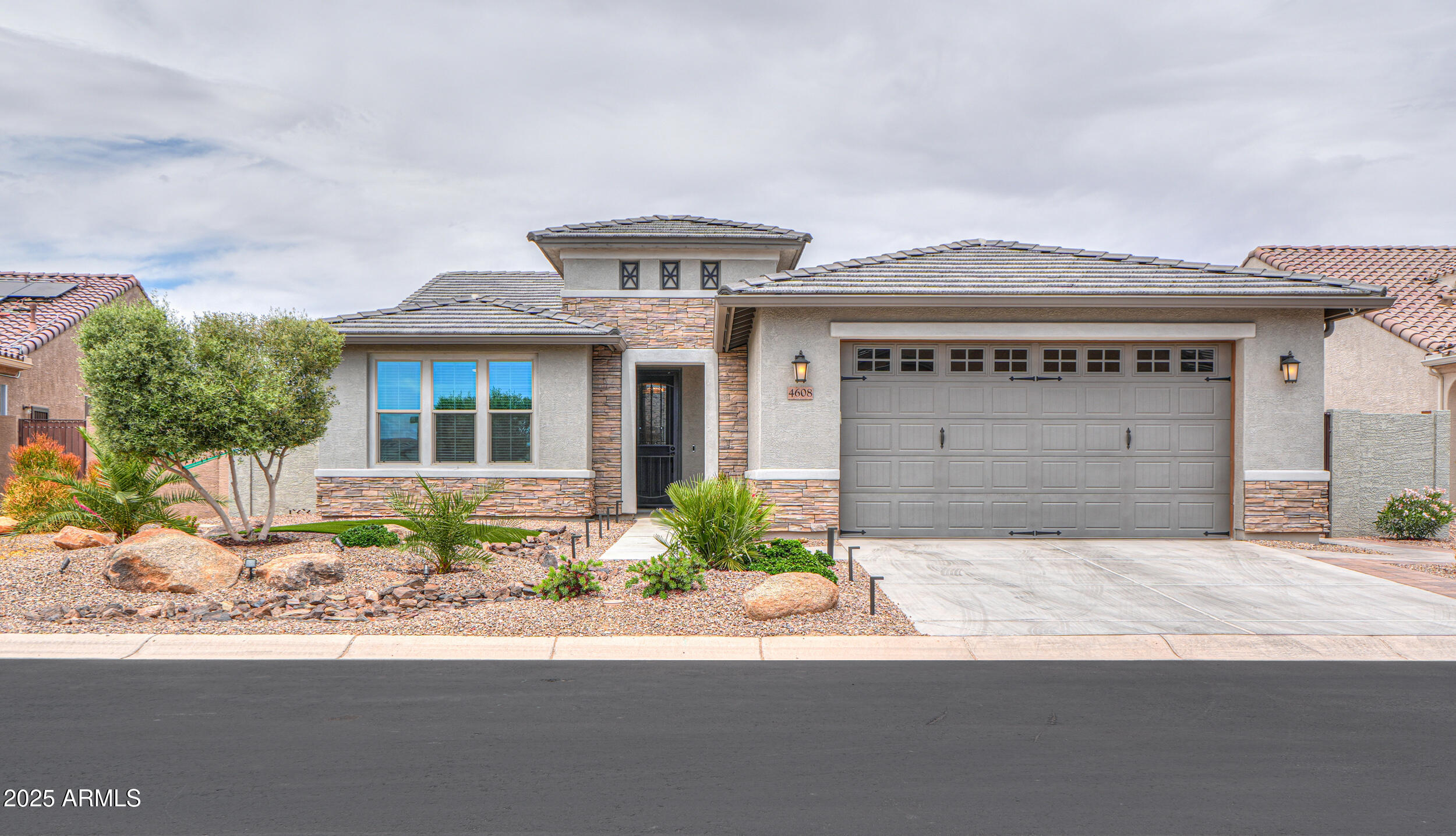 4608 W ACACIA Drive