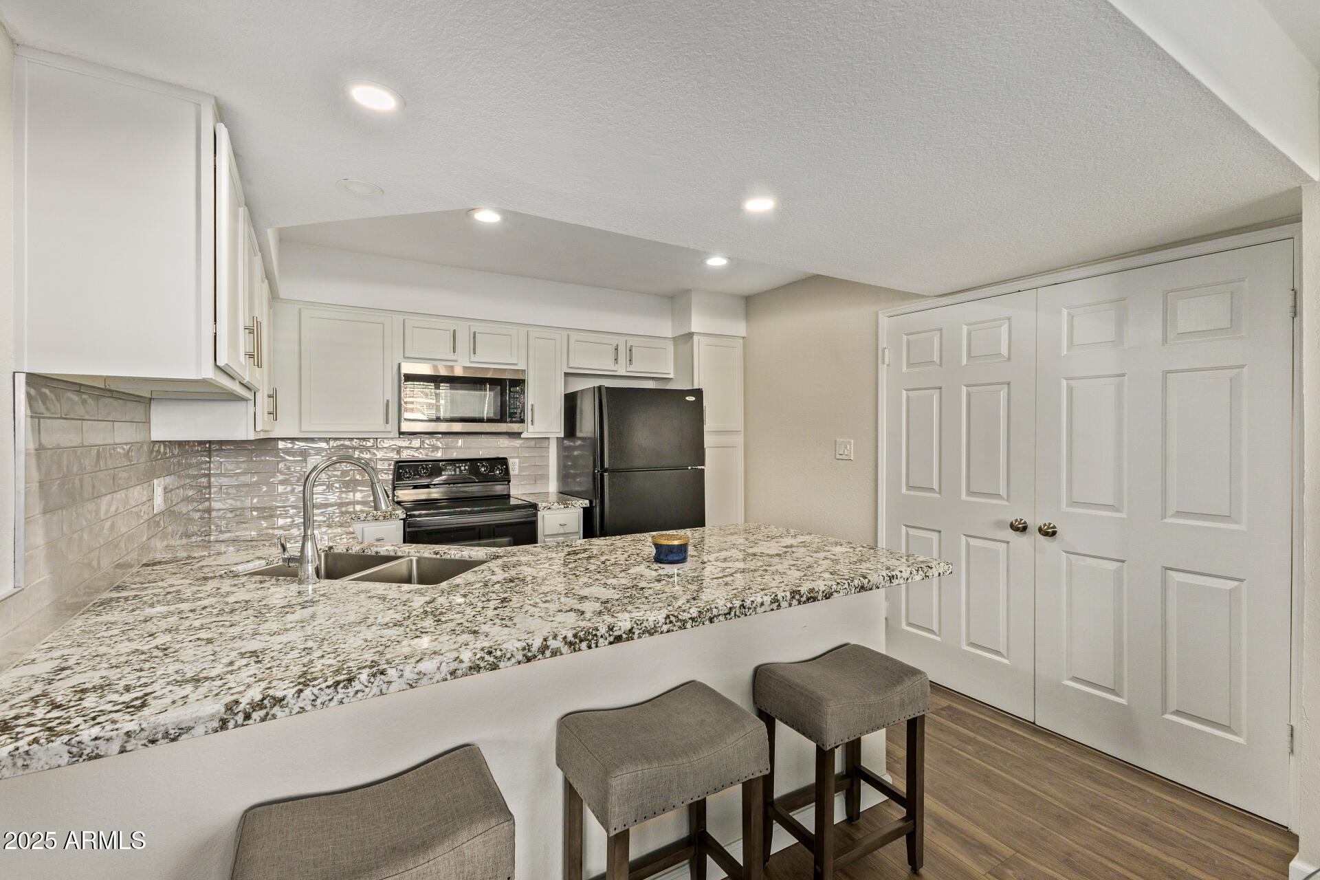 8787 E MOUNTAIN VIEW Road 1107