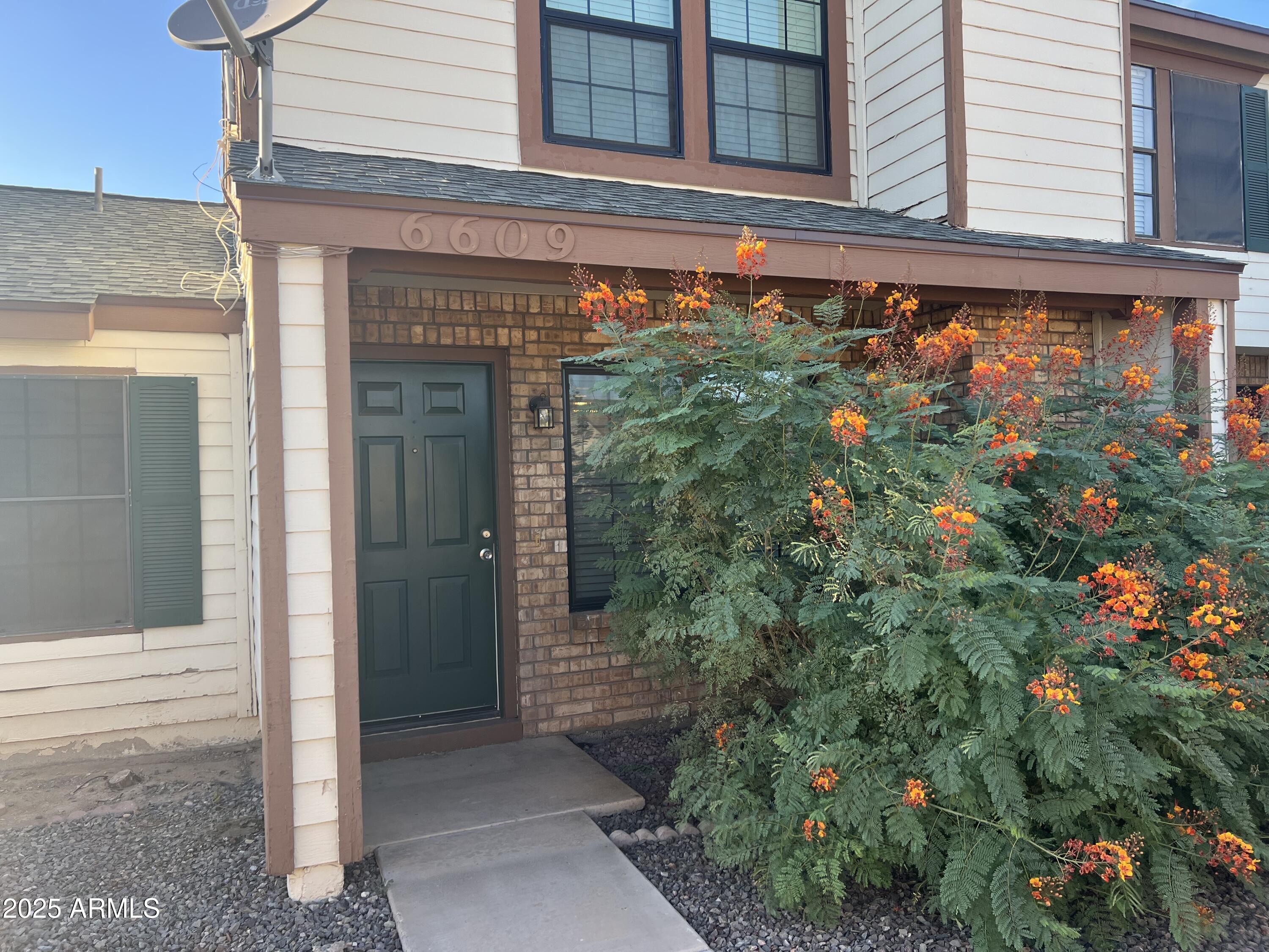 6609 W JAMAICA Drive