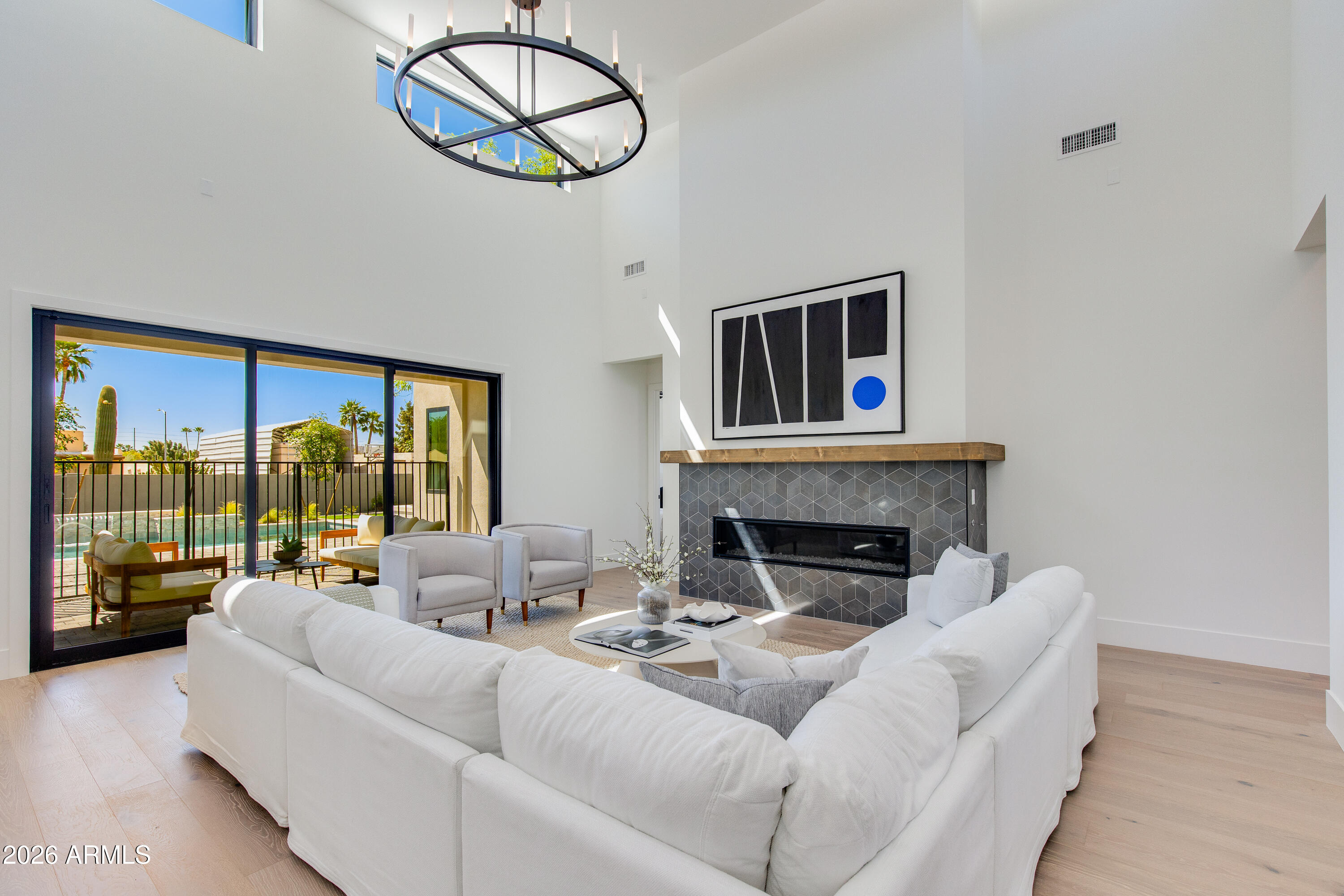 5439 E Bloomfield Road