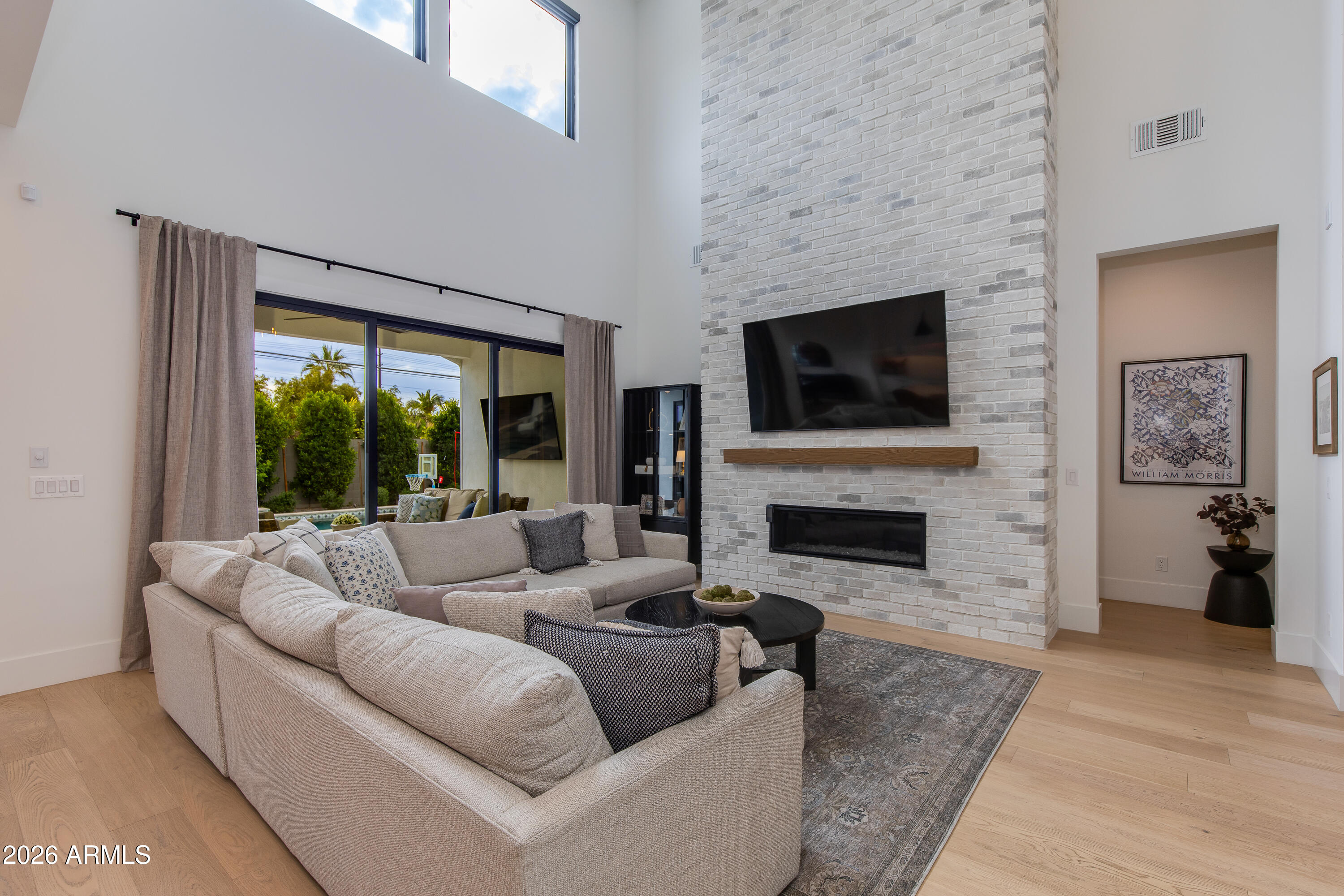 5513 E VERDE Lane