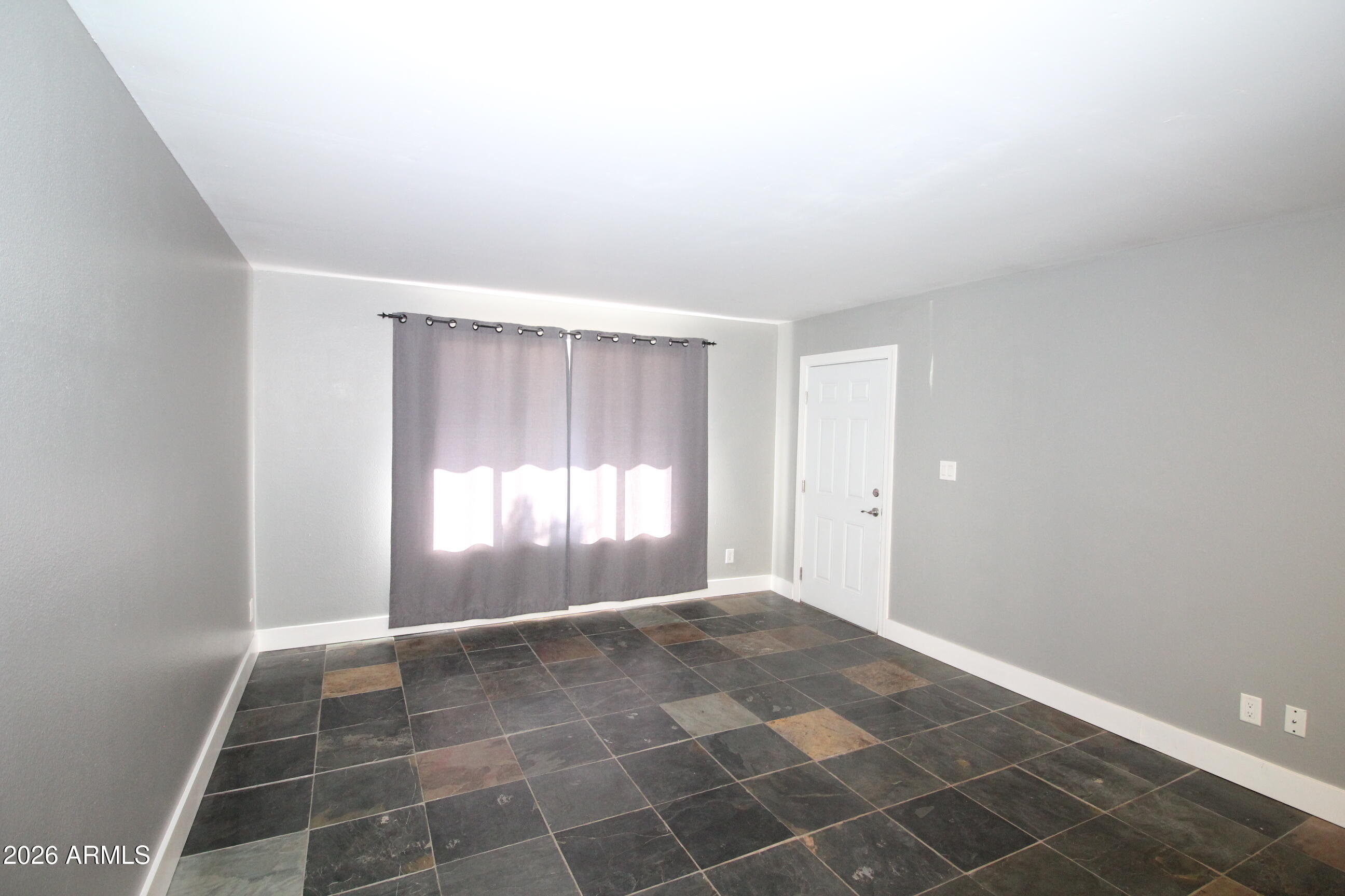 1924 E FREMONT Drive