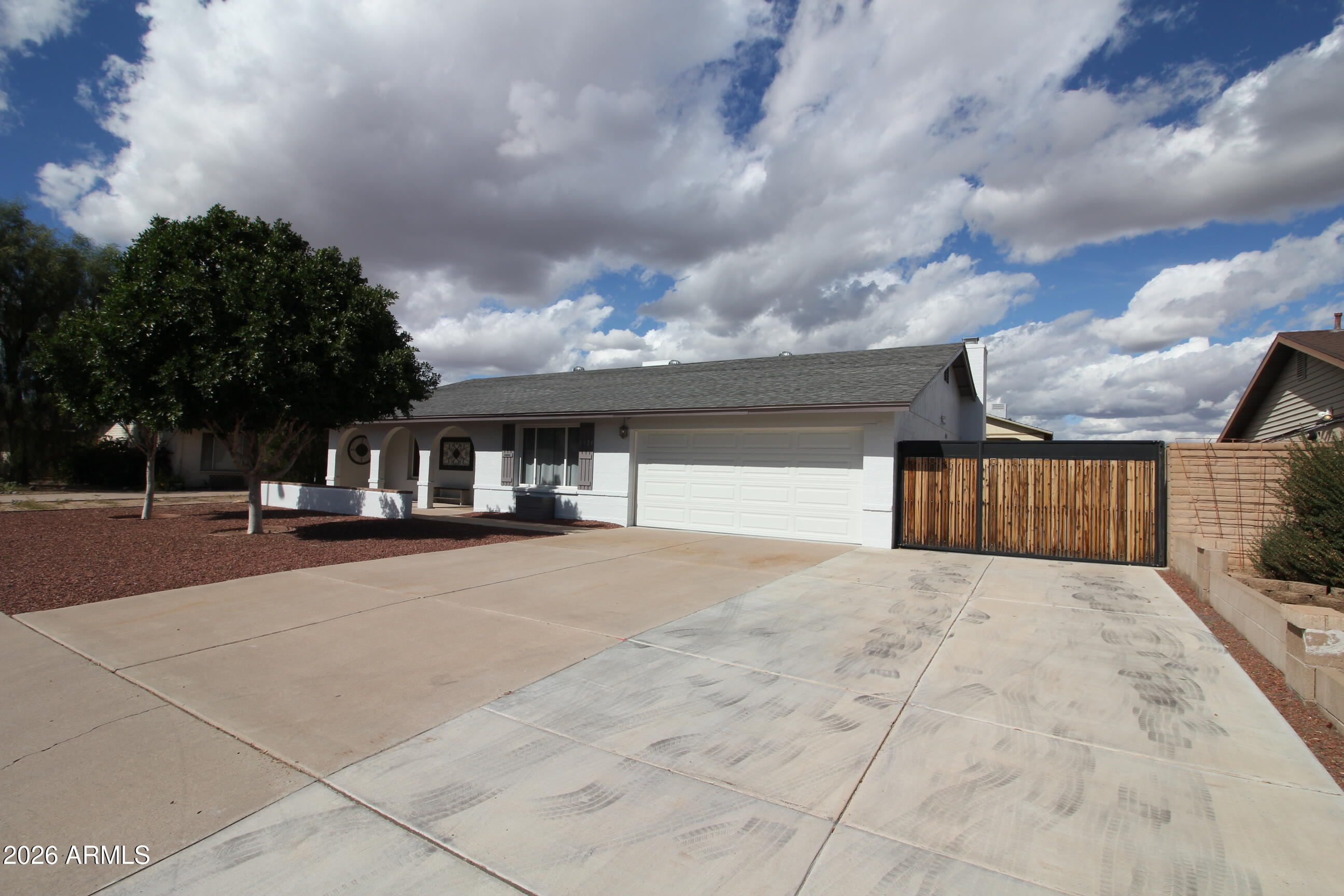 1924 E FREMONT Drive