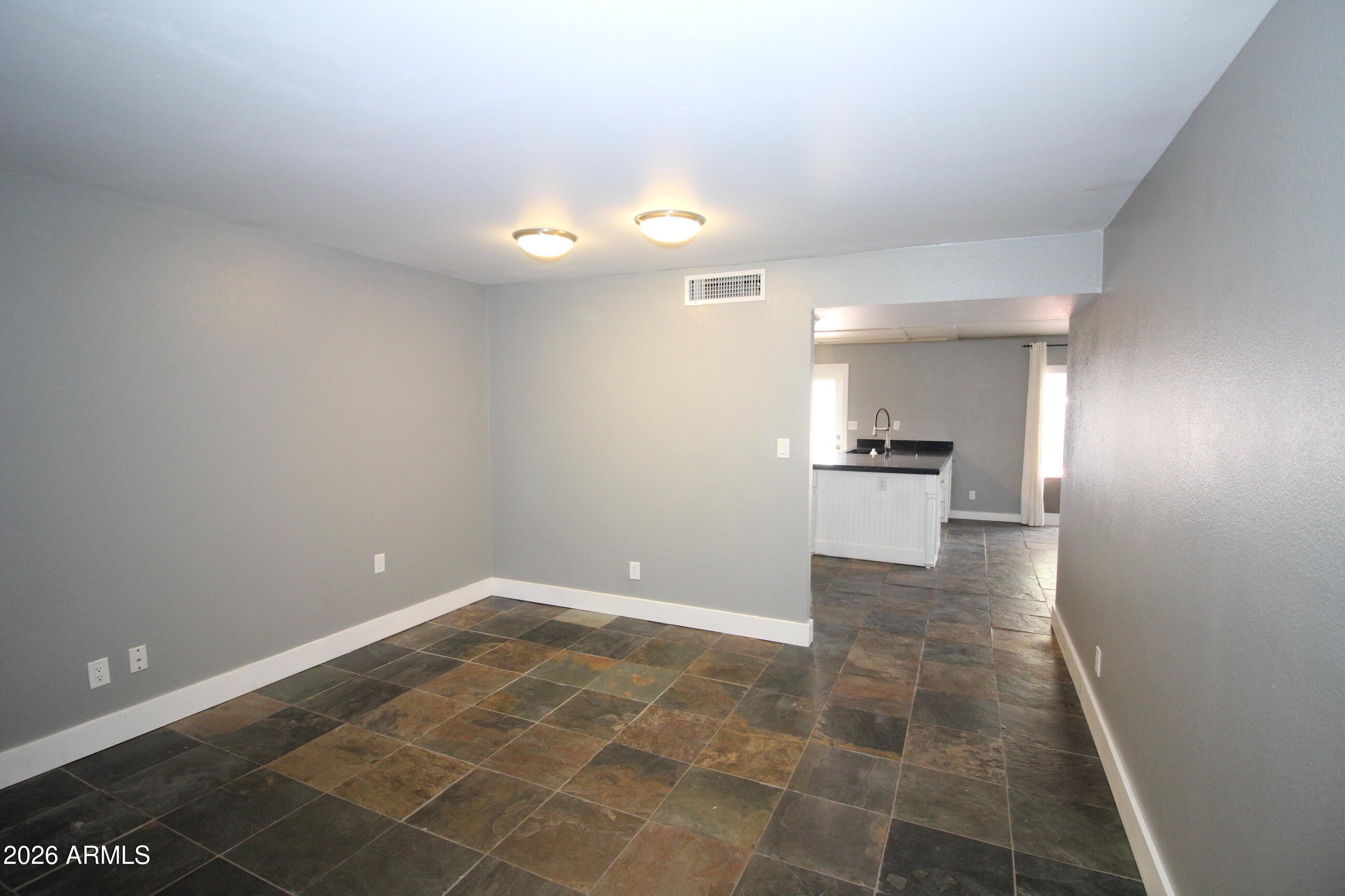 1924 E FREMONT Drive