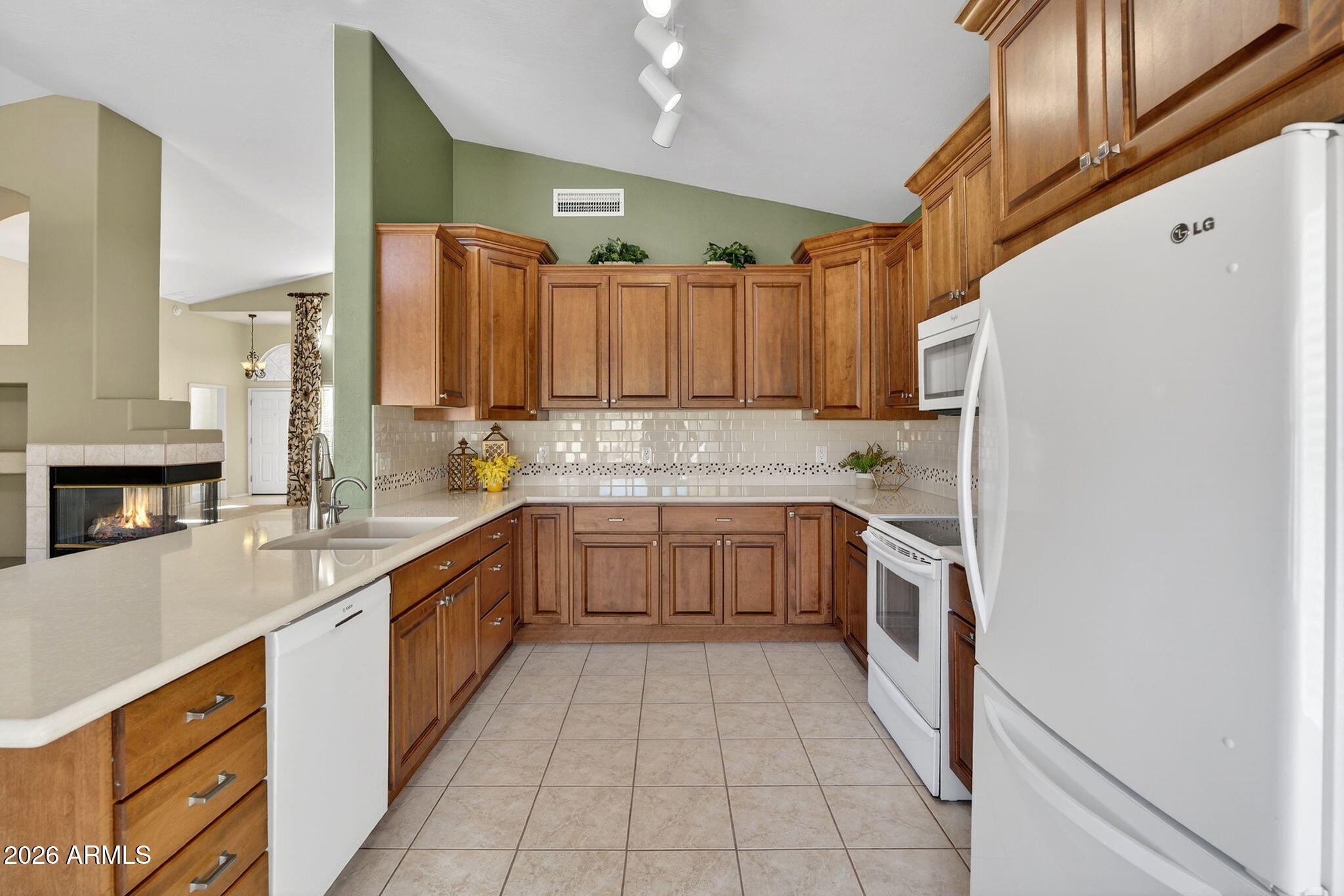 6208 E RIVERDALE Street