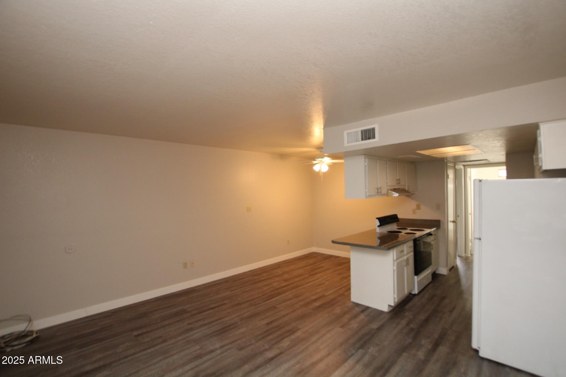 3004 E Waltann Lane 6