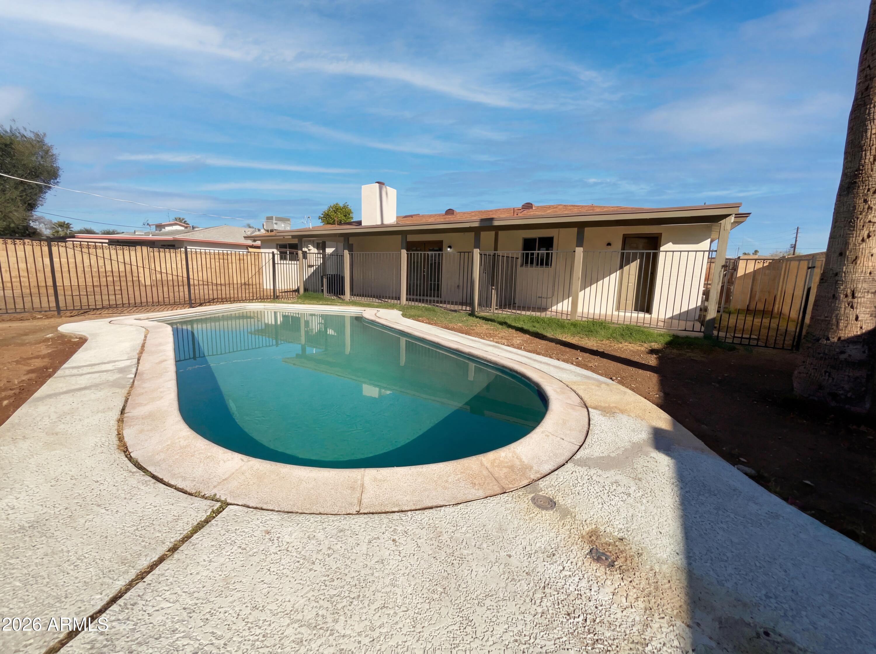 3615 W AUGUSTA Avenue