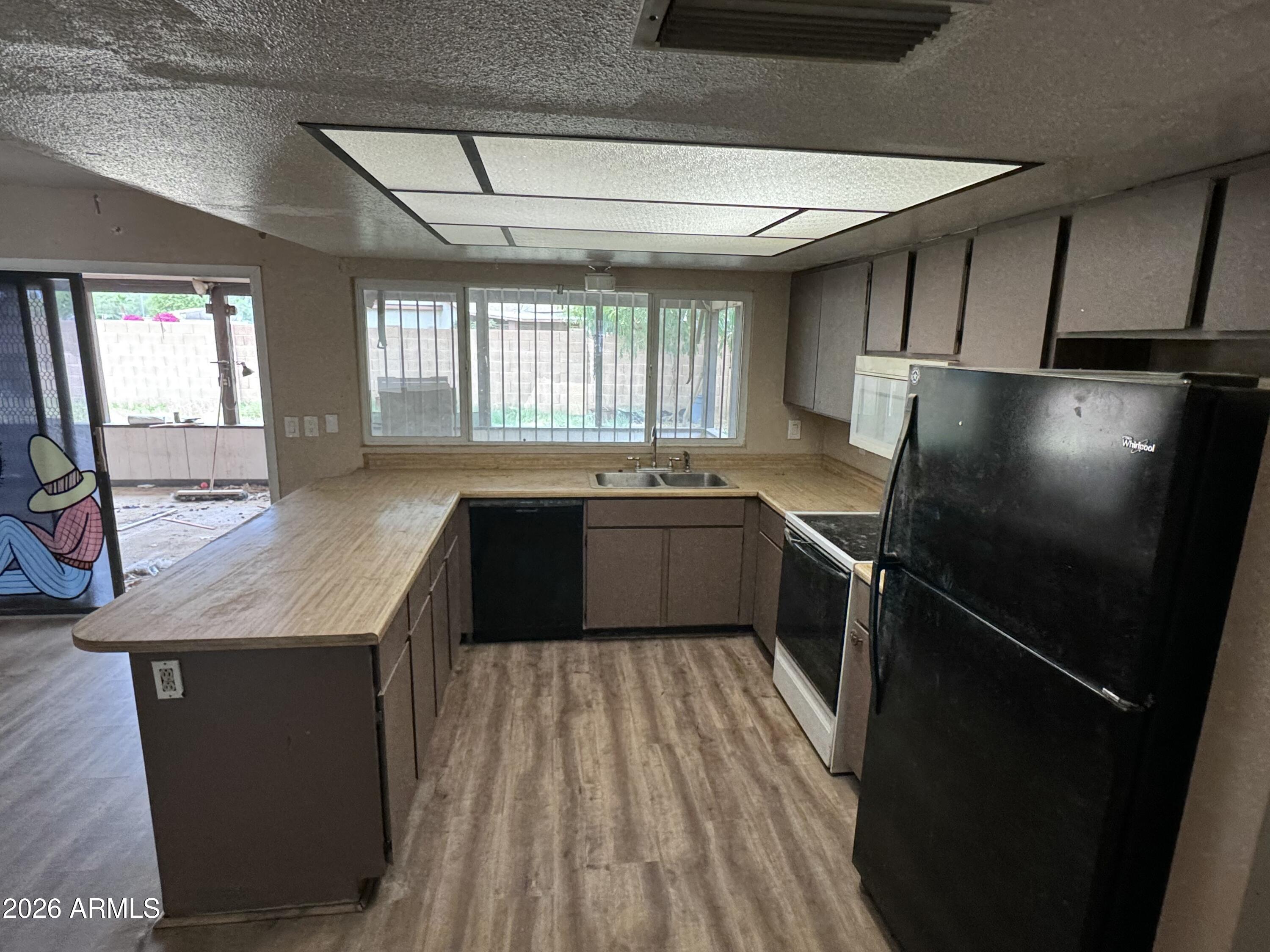 2602 E CHARLESTON Avenue