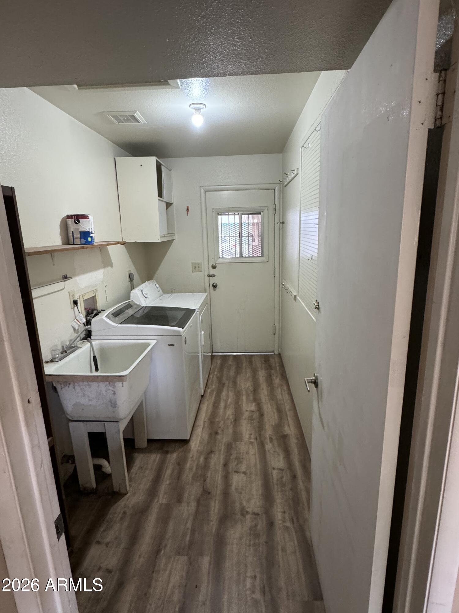 2602 E CHARLESTON Avenue