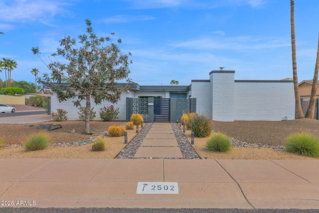 Photo of 2502 E North Lane, Phoenix, AZ 85028 (MLS # 7072140)