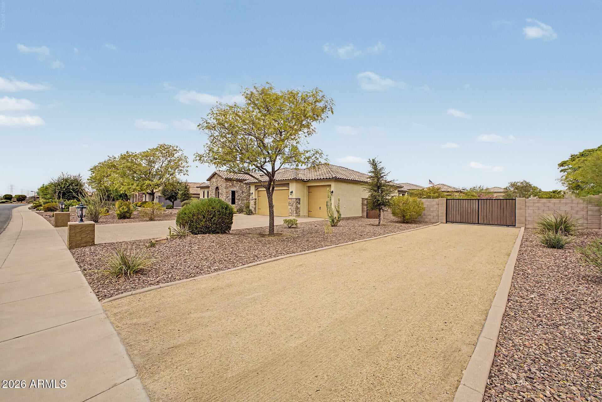 7314 W WHISPERING WIND Drive