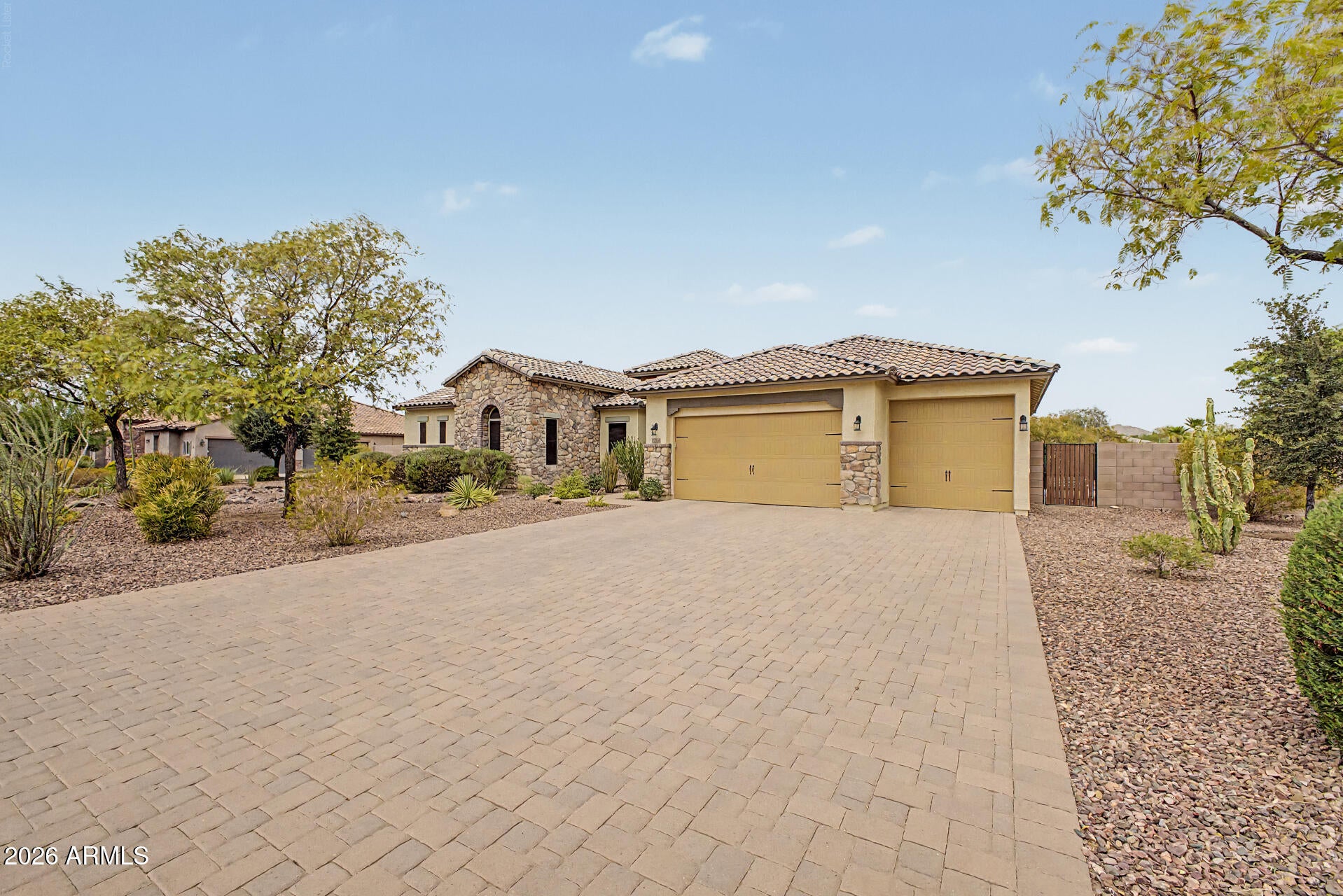 7314 W WHISPERING WIND Drive