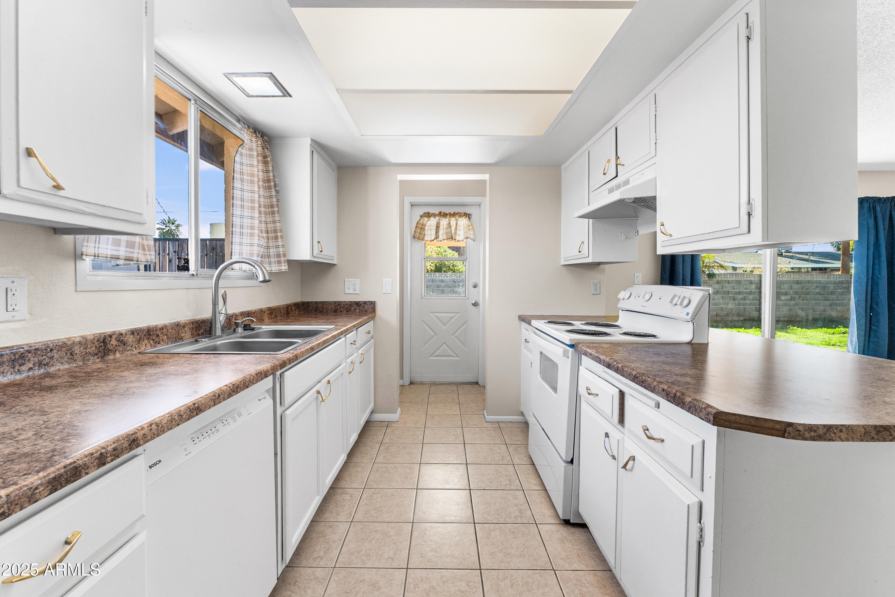 4401 W CLAREMONT Street