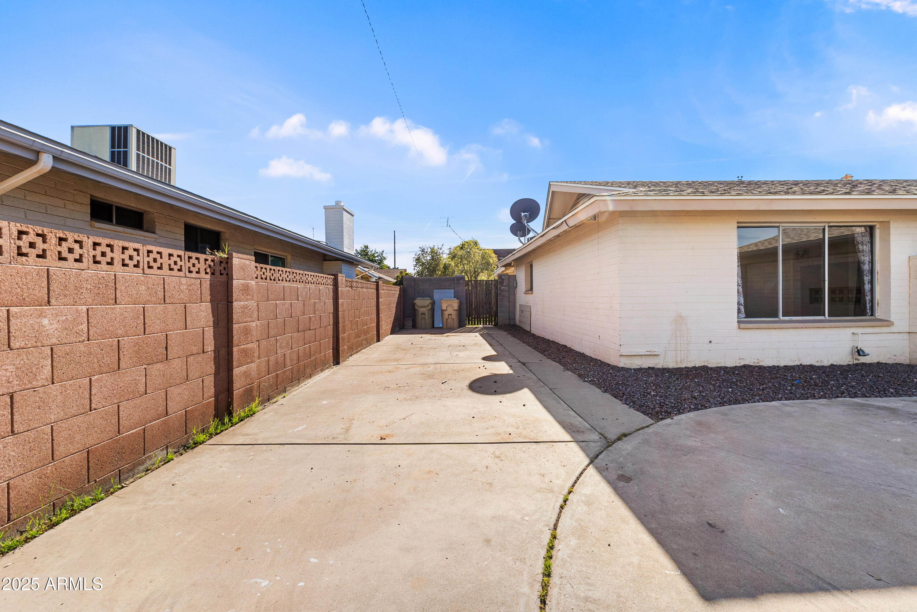 4401 W CLAREMONT Street