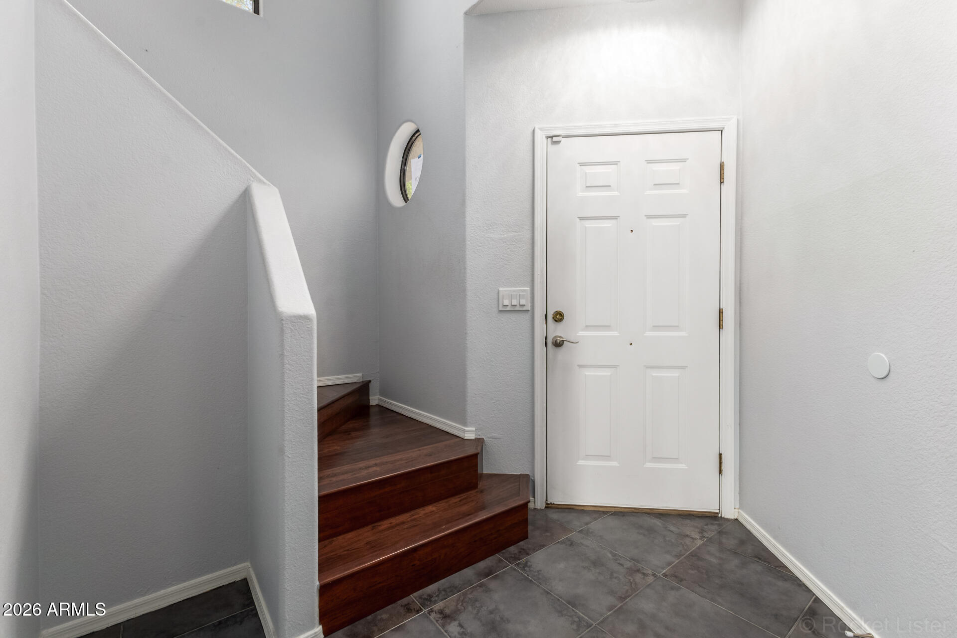 1072 E SUNBURST Lane