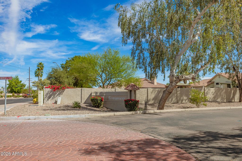 Photo of 1072 E Sunburst Lane, Tempe, AZ 85284 (MLS # 6998618)