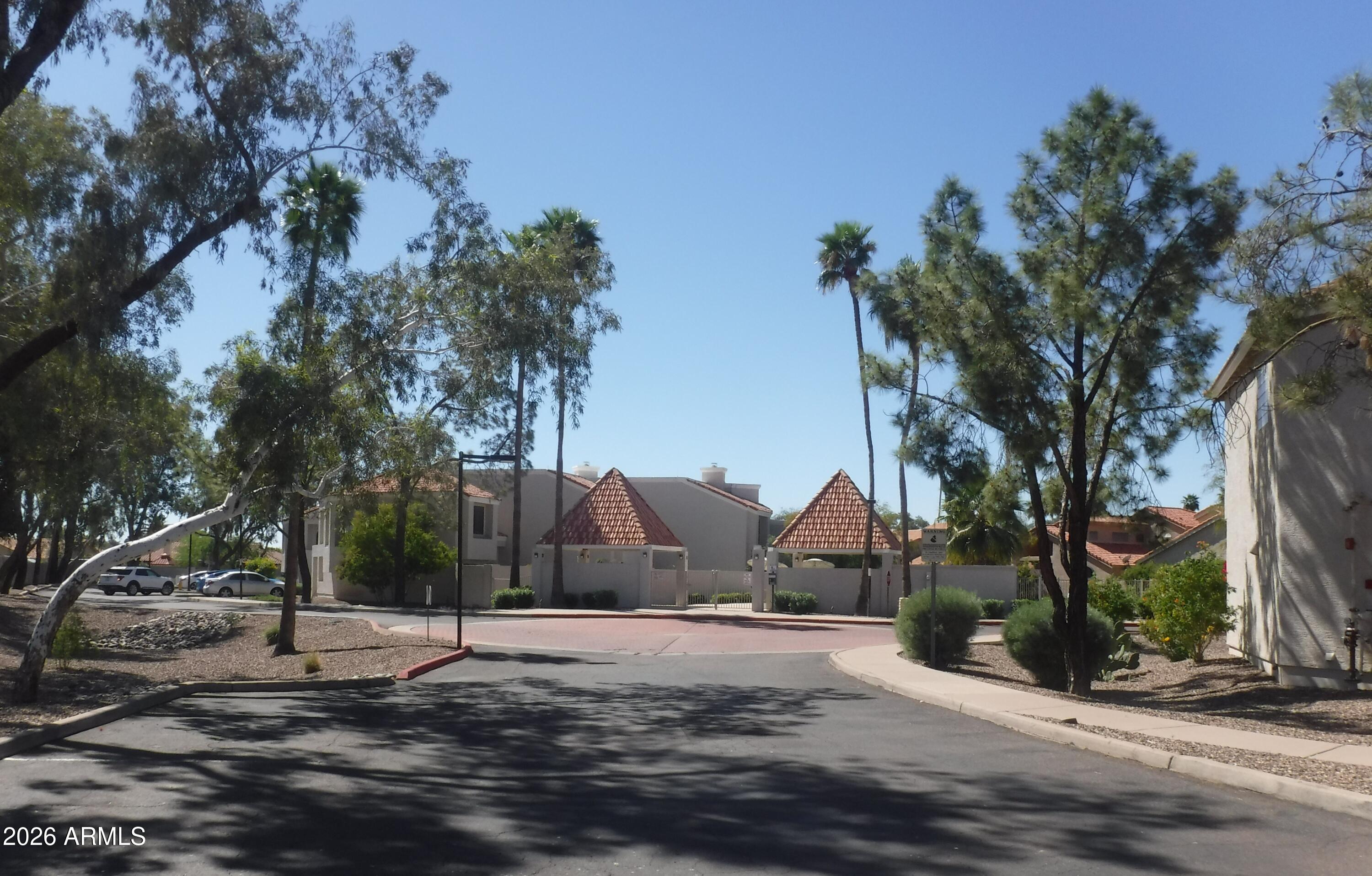 1072 E SUNBURST Lane